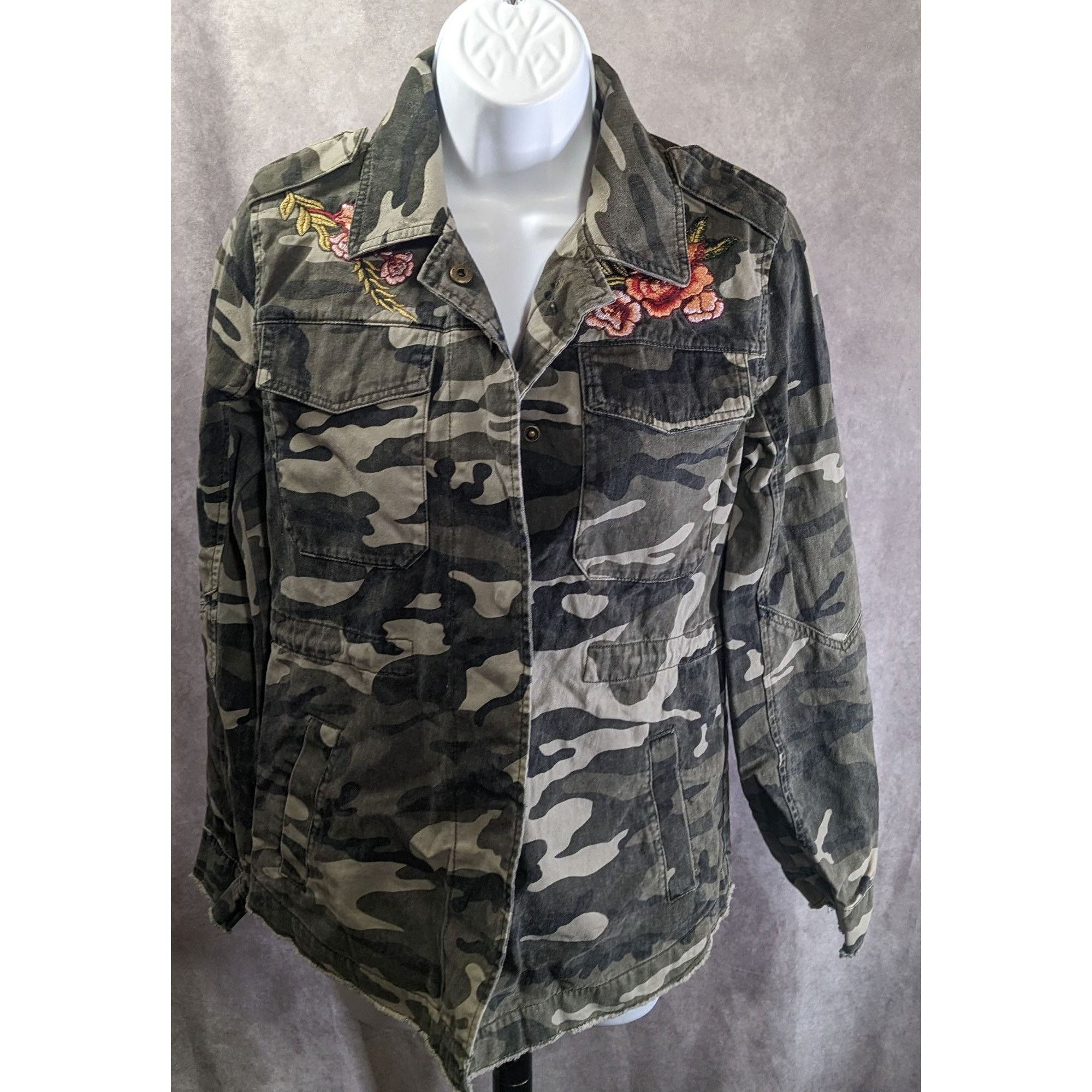 Other Vintage Atmosphere Camo Jacket With Floral Embroidery Button Size XS / US 0-2 / IT 36-38 - 1 Thumbnail