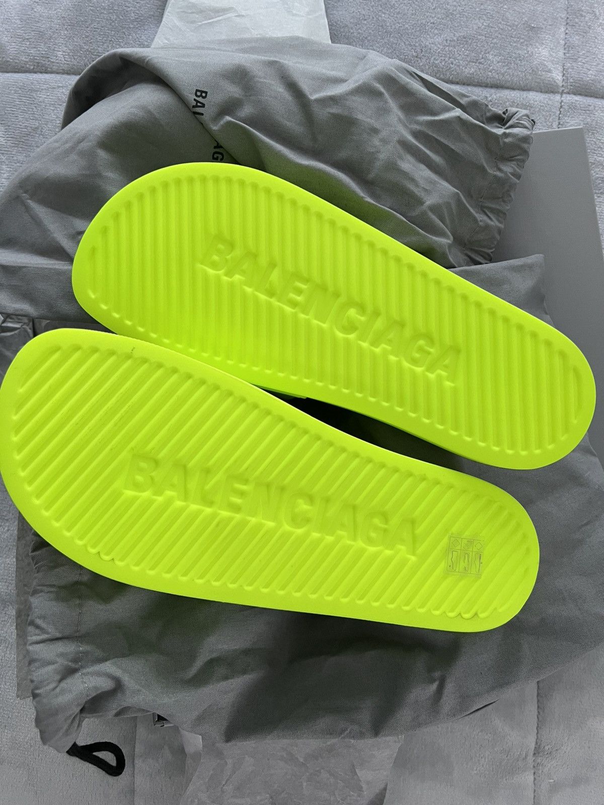 Balenciaga Balenciaga Neon Yellow Slides EU 42 NIB Size US 9 / EU 42 - 2 Thumbnail