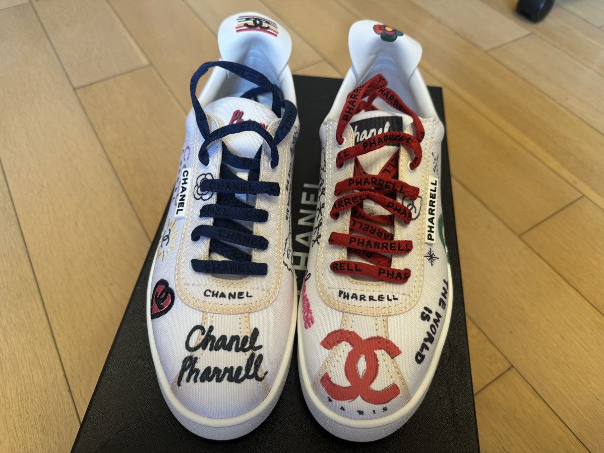 Chanel Pharrell x Chanel Graphic Canvas Sneakers Size US 9.5 / EU 42-43 - 9 Thumbnail
