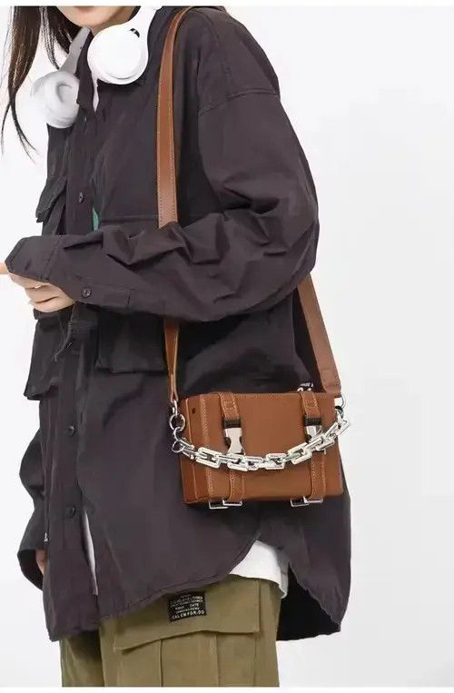 VIBE Y2K PU leather buckle chain shoulder box bag Size ONE SIZE - 3 Thumbnail