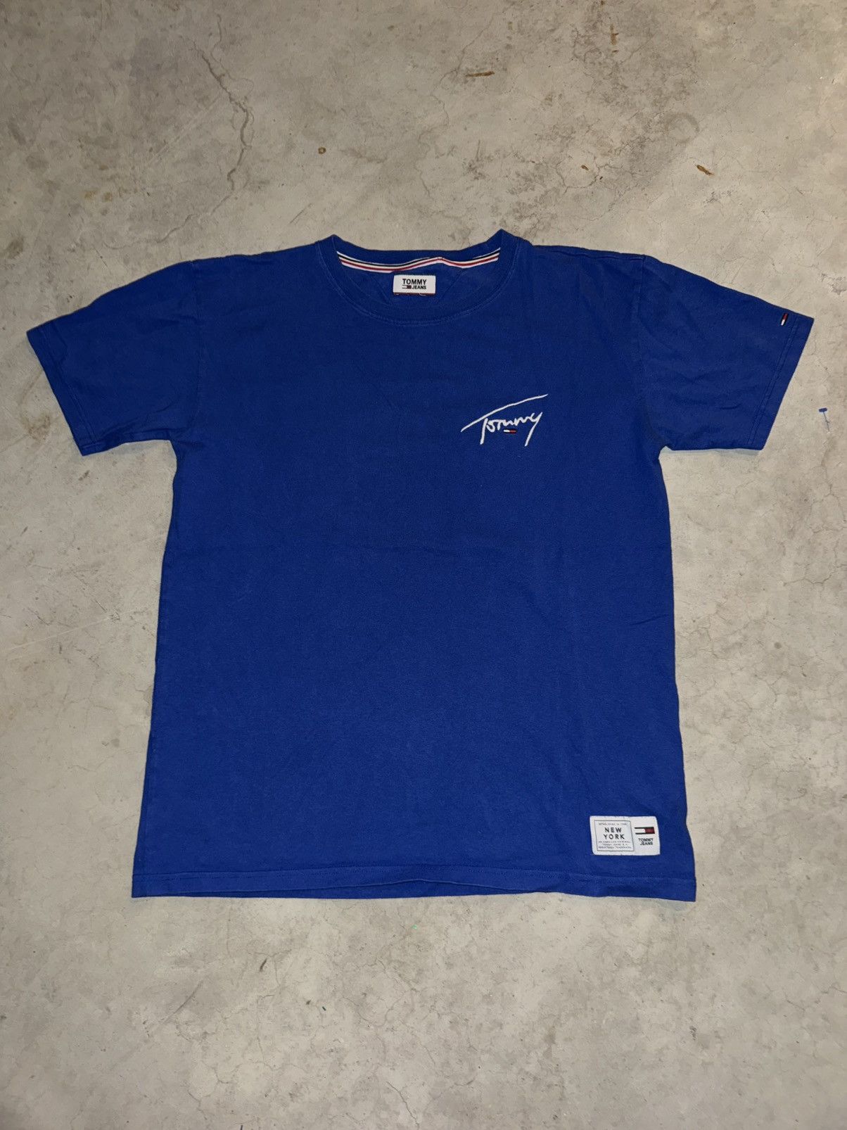 Tommy Hilfiger × Tommy Jeans × Vintage Vintage Tommy Hilfiger Jeans Graphic Embroidered Tee Size US L / EU 52-54 / 3 - 2 Thumbnail