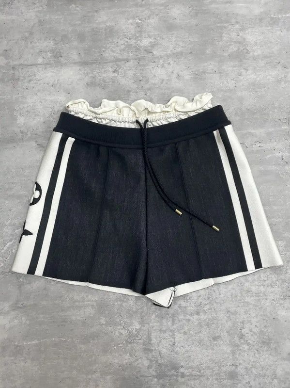 Louis Vuitton Louis Vuitton Black Cotton Women's Shorts 0089 Size 28" / US 6 / IT 42 - 1 Thumbnail