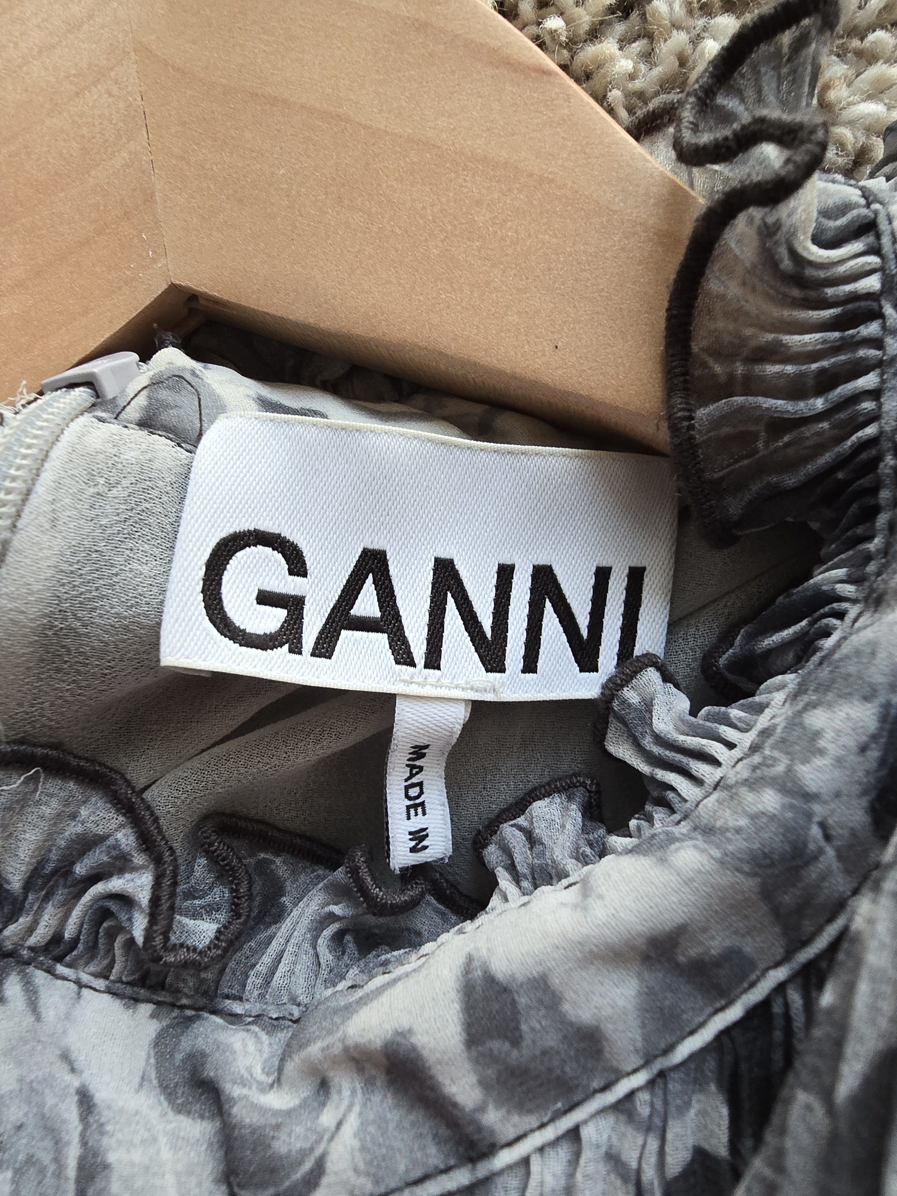 Ganni Floral Print Plisse Crepe de Chine Midi Dress Phantom Gray Size M / US 6-8 / IT 42-44 - 4 Thumbnail
