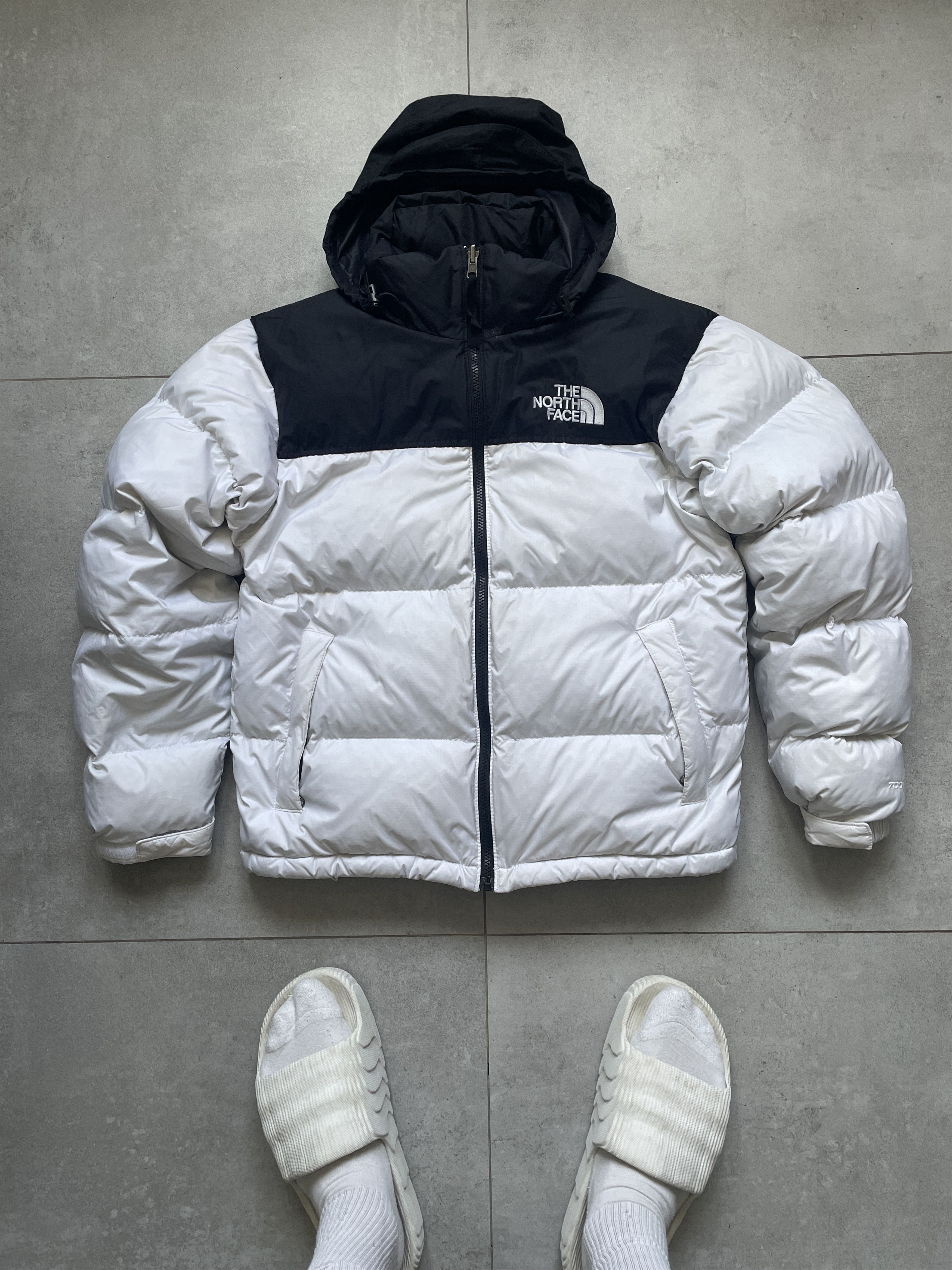 THE NORTH FACE NUPTSE WHITE 700 DOWN PUFFER JACKET