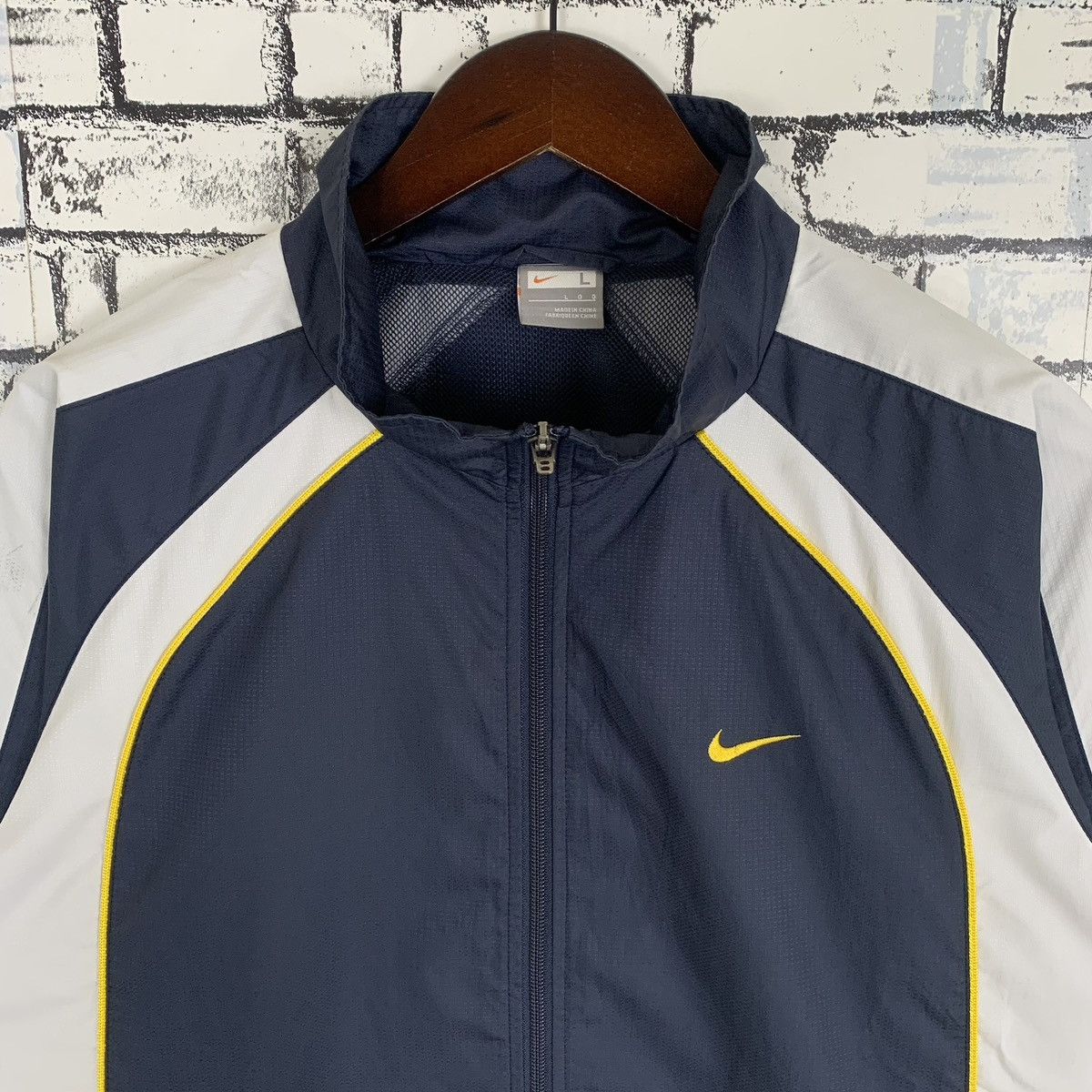 Nike × Vintage Sportwear Nike Swoosh Small Logo Embroidered Windbreaker Size US L / EU 52-54 / 3 - 2 Thumbnail