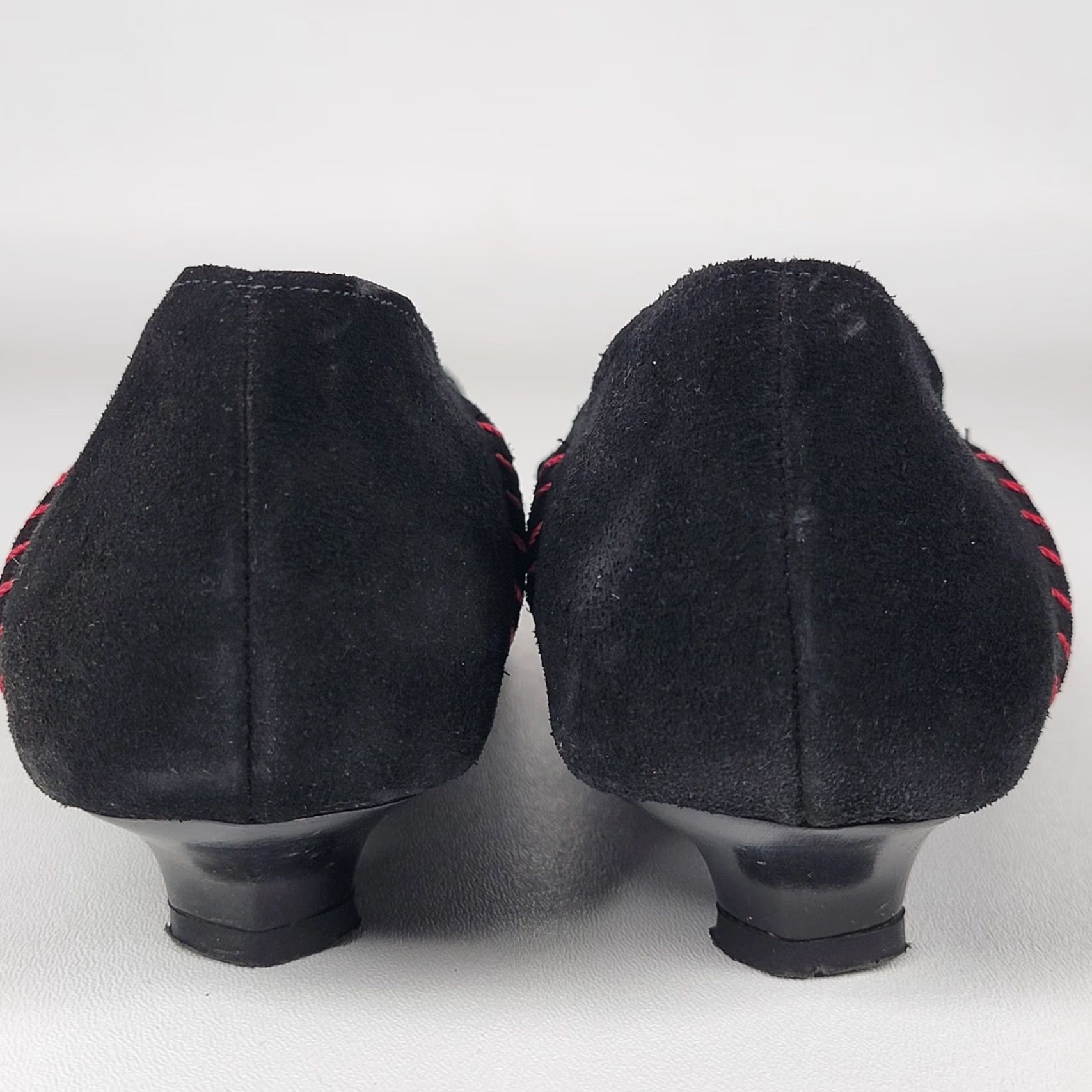 Vintage VINTAGE Lisa Nading Black Suede Leather Kitten Heels Red Accent Stitching Size 37 Women Shoes Pointed Toe Slip On Leather Lining Upper Size US 7 / IT 37 - 6 Thumbnail