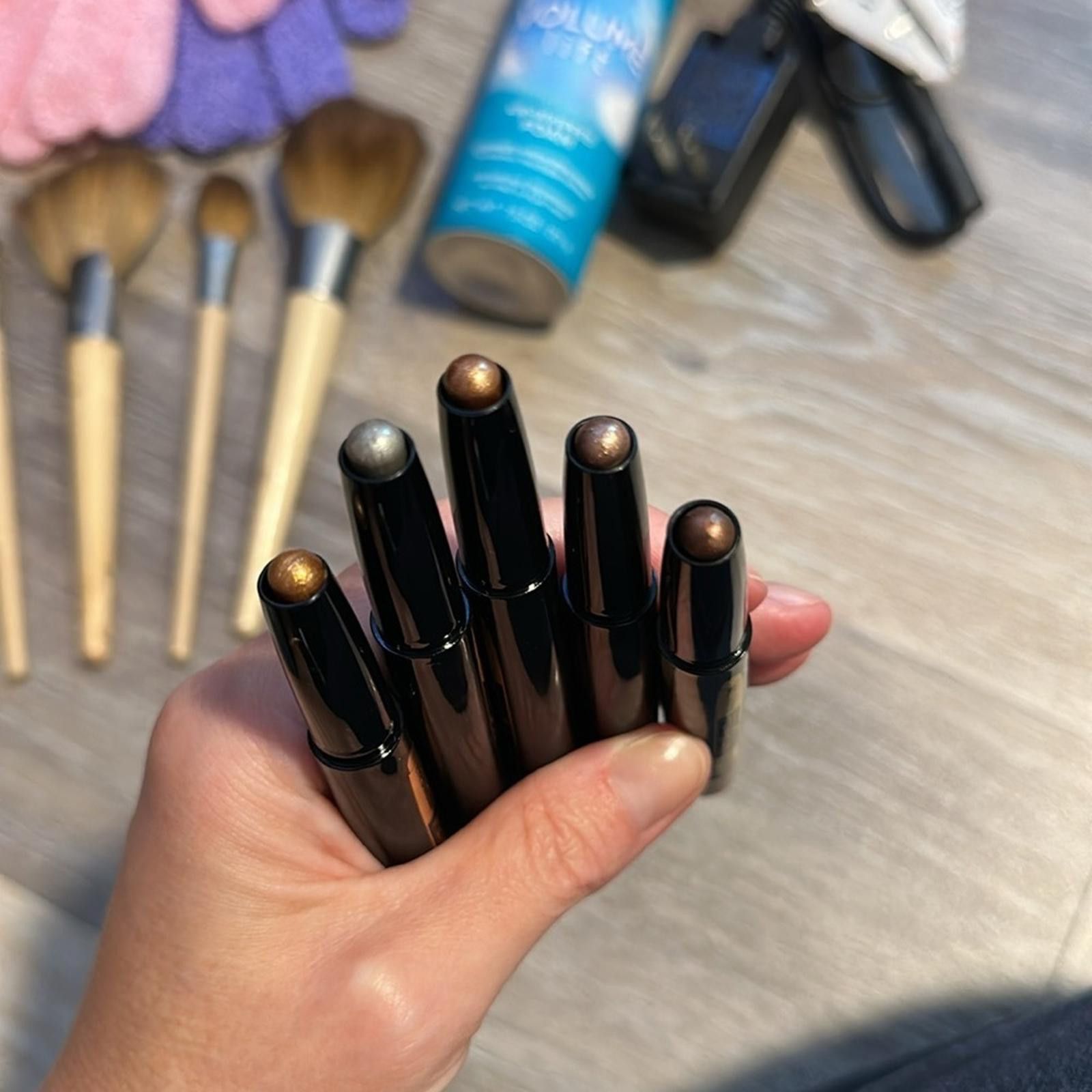 Other Bella Blow dryer Makeup Brush Exfoliating Gloves eyeshadow Size ONE SIZE - 3 Thumbnail