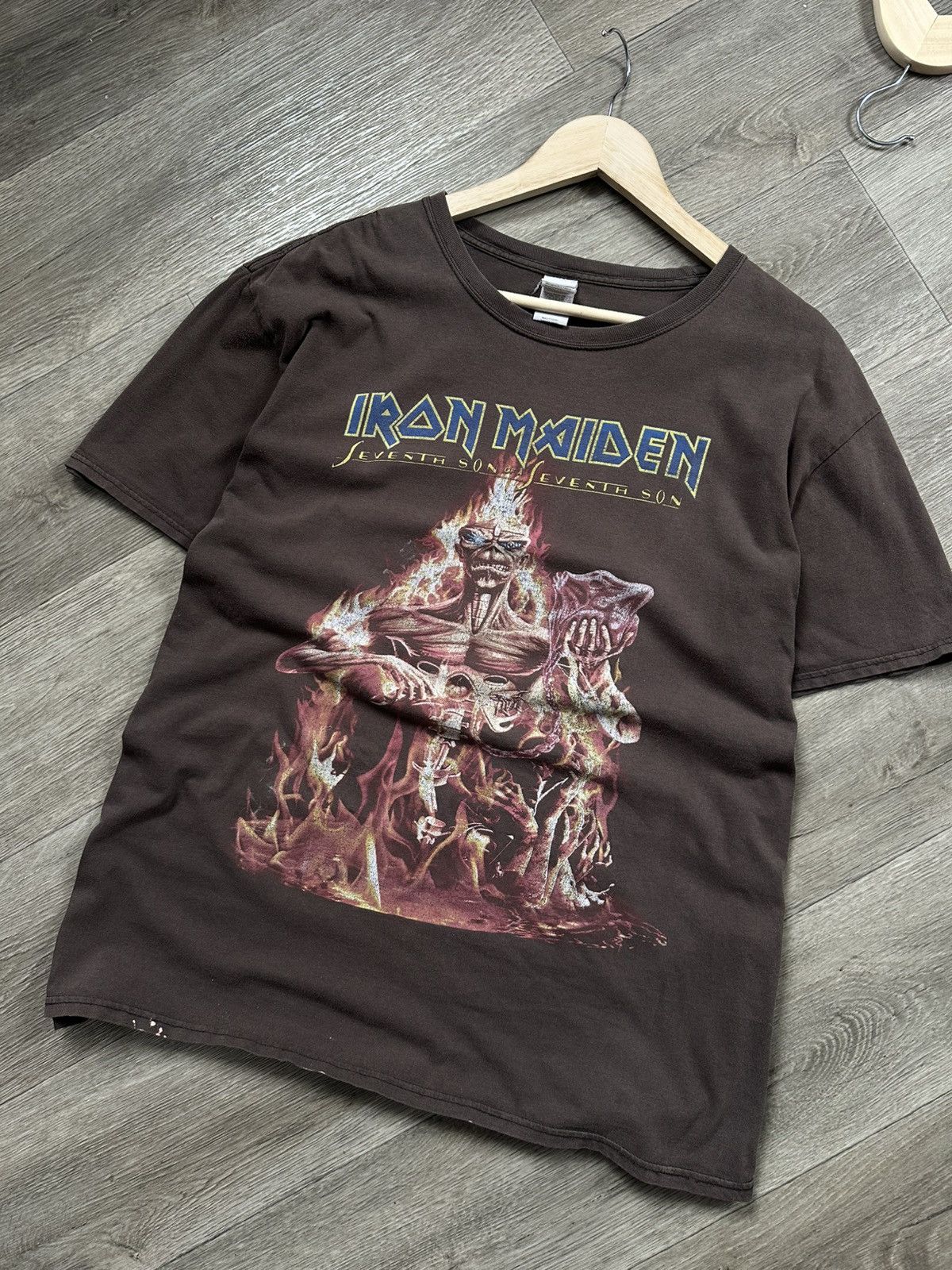 Gildan 🫧 IRON MAIDEN SEVENTH SON CONCERT TEE Size US XL / EU 56 / 4 - 1 Thumbnail