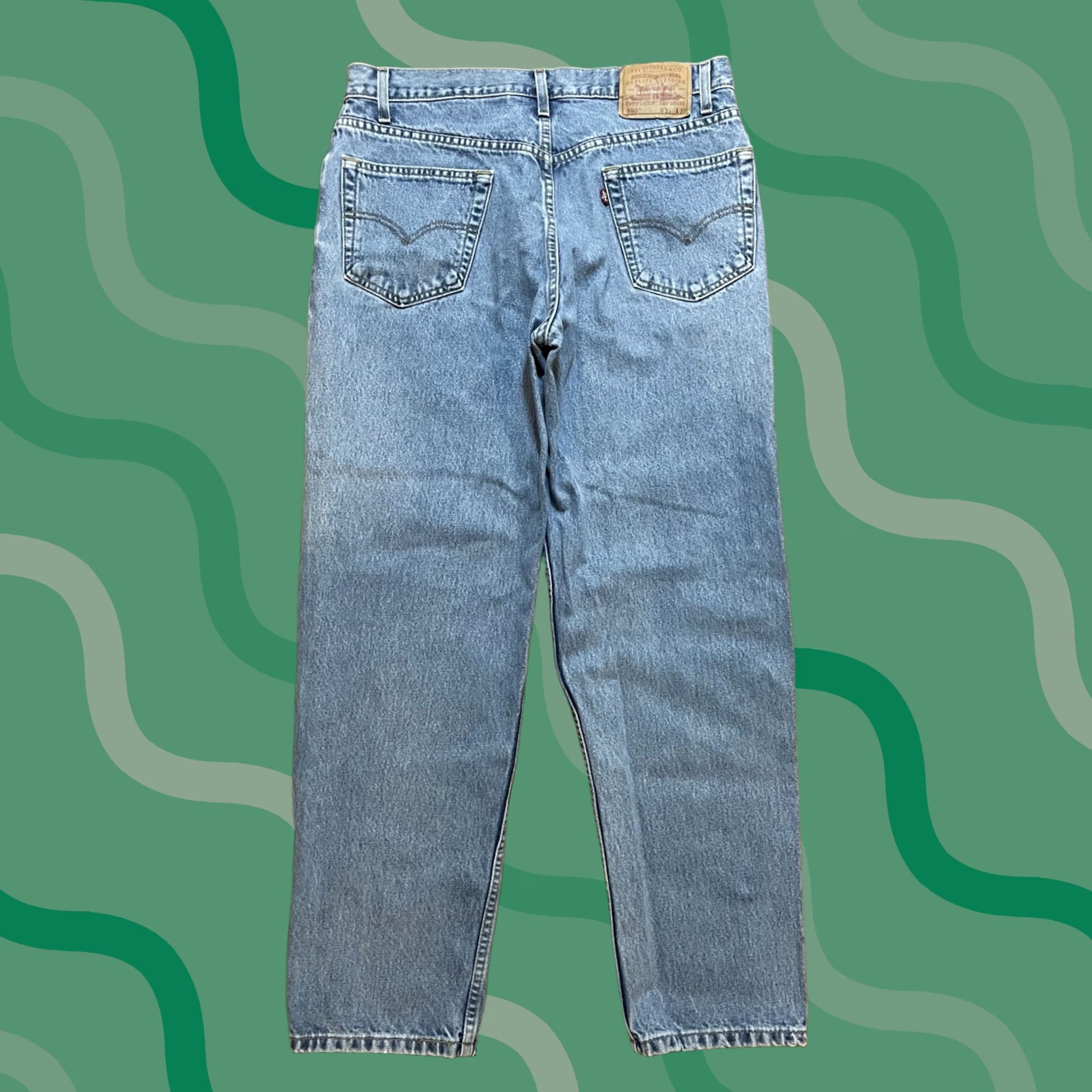 Levi's VINTAGE Levi's 550 Relaxed Fit Jeans Regular 34x31 Light Wash 90s USA Mens Jeans Size US 34 / EU 50 - 1 Thumbnail