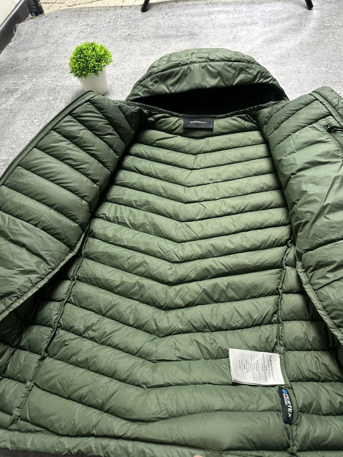 Peak Performance Peak Performance Frost Down Hood Outdoor Mountain Jacket Size US M / EU 48-50 / 2 - 8 Thumbnail