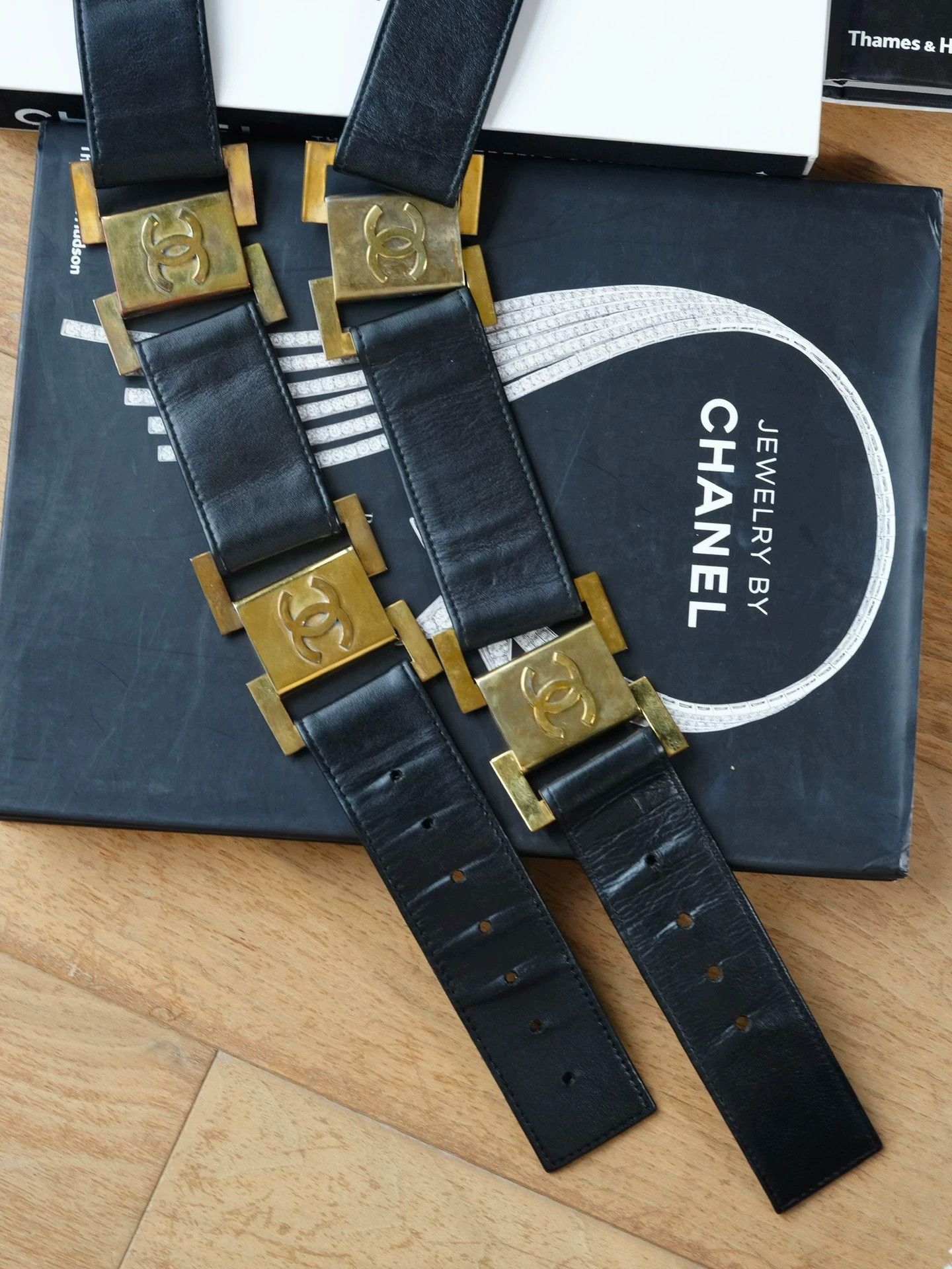 Chanel Chanel 1990s Vintage Black & Gold Belt Size ONE SIZE - 2 Thumbnail