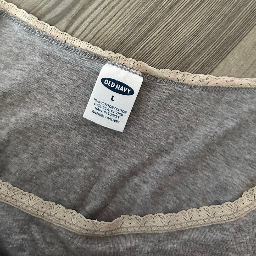 Old Navy old navy gray lace white tank top Size L / US 10 / IT 46 - 3 Thumbnail