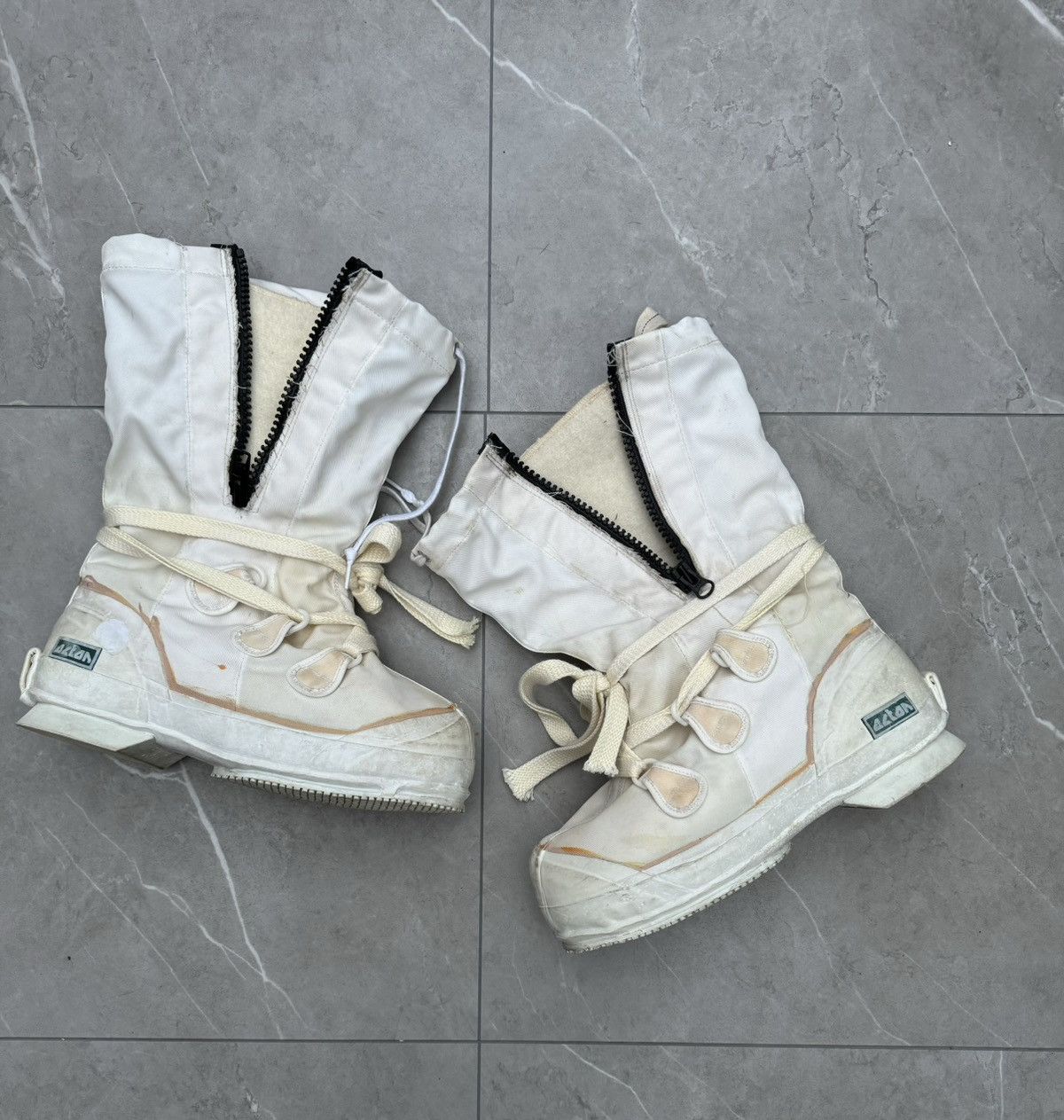 image of Off White Vintage Military Muk Zip Combat Boots in Offwhite, Men's (Size 9)