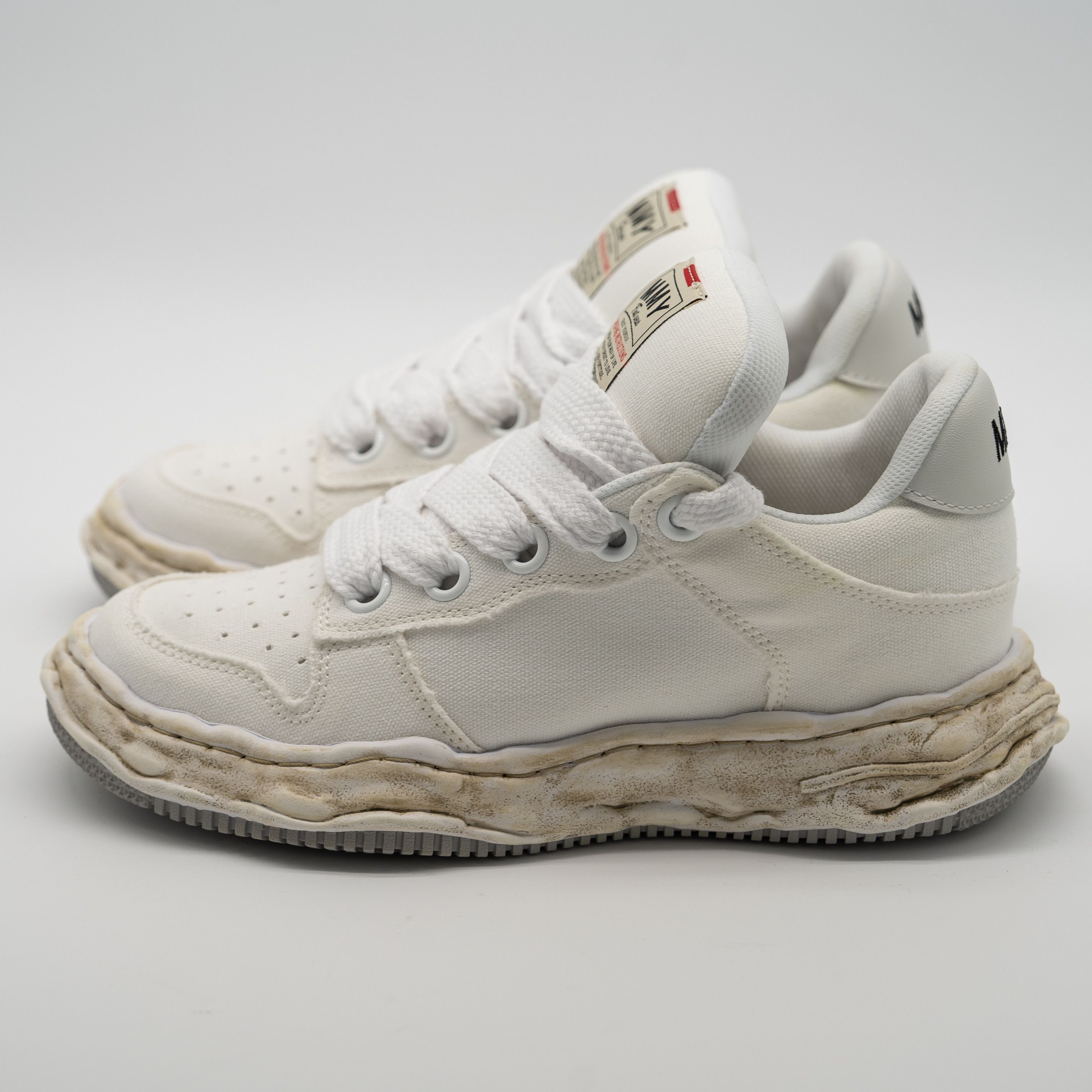 Maison MIHARA YASUHIRO 44 Maison Mihara Yasuhiro Wayne Puffer OG Sole Low White Size US 11 / EU 44 - 4 Thumbnail