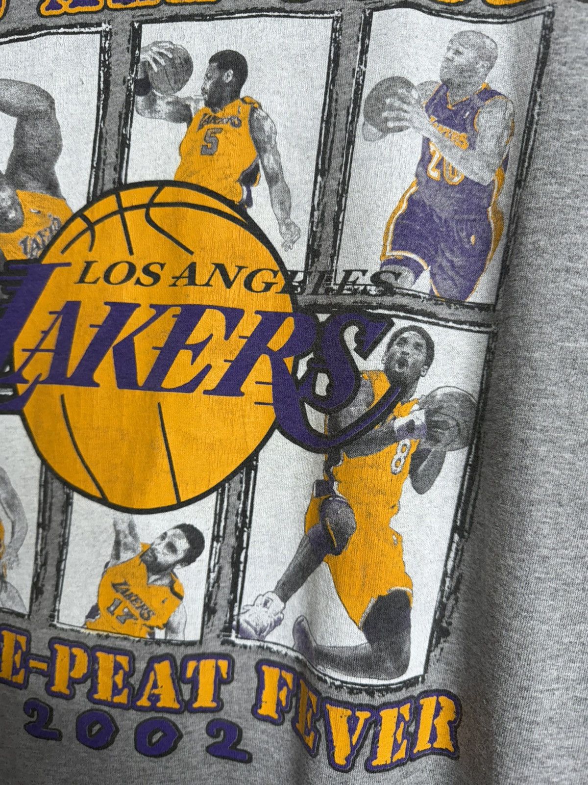 Vintage Vintage 02’ Lakers 3Peat Championship T-Shirt Vtg Size 2XL Size US XXL / EU 58 / 5 - 6 Thumbnail