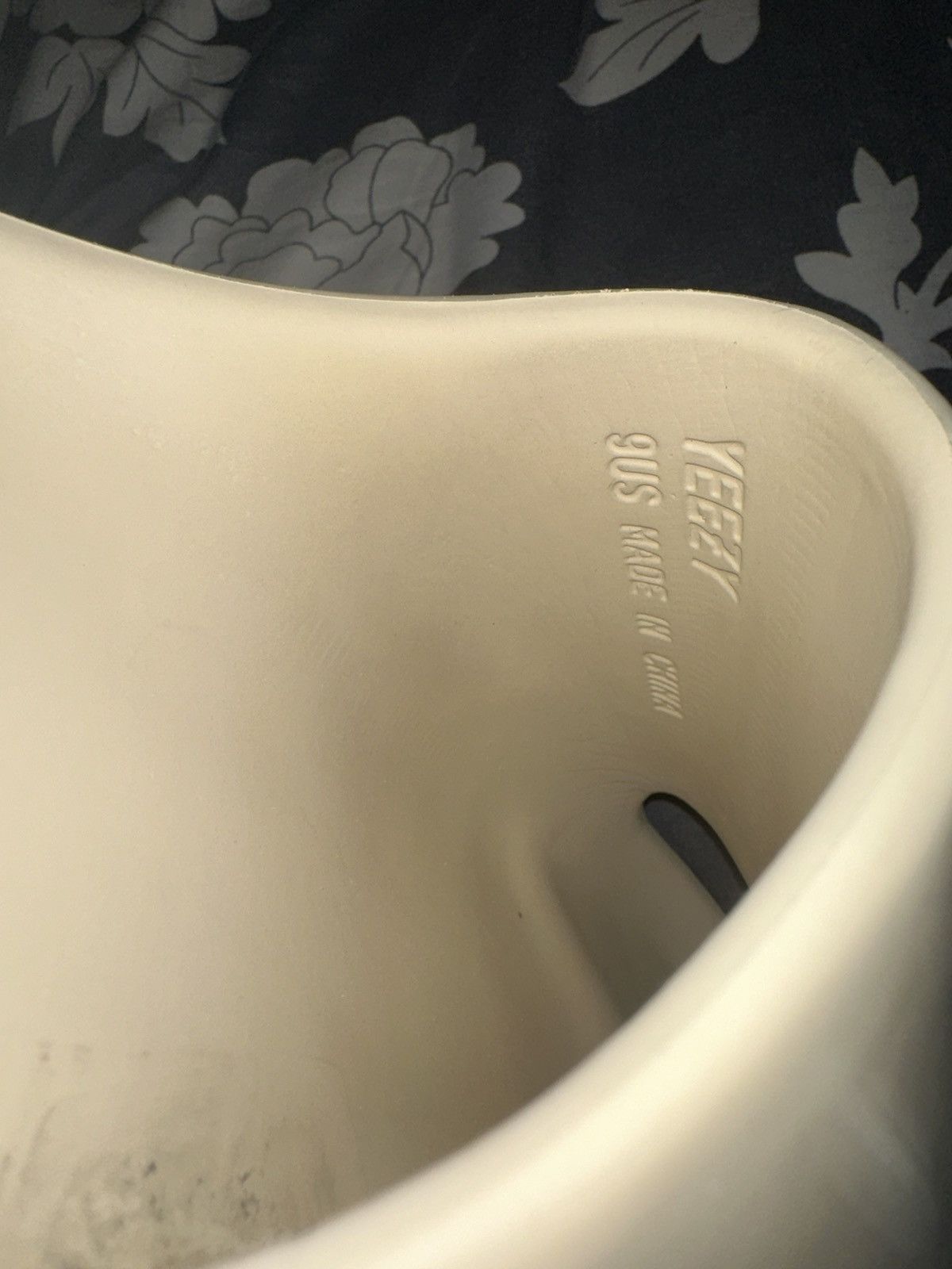 Adidas × Yeezy Yeezy Slide Bone 2019 Size US 9 / EU 42 - 7 Thumbnail