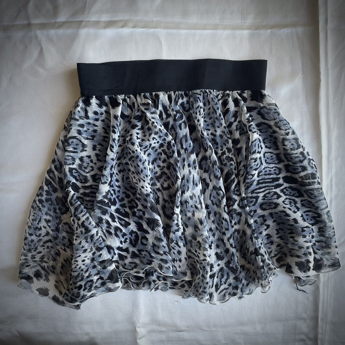 Japanese Brand WHITE ANIMAL PRINT SKIRT Size 30" / US 8 / IT 44 - 3 Thumbnail
