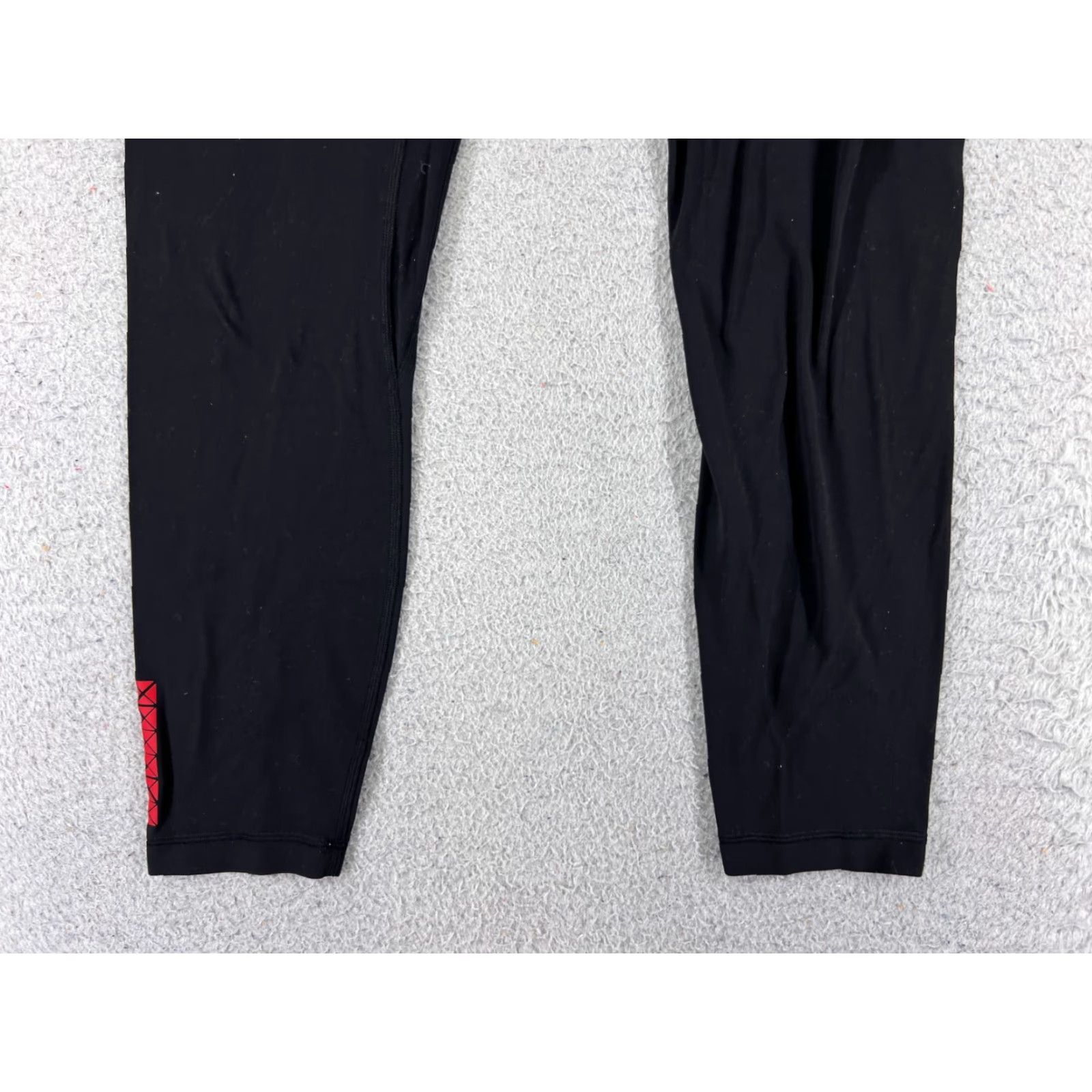Lululemon Lululemon Pants Womens 8 Black Cropped Nylon Blend Yoga Gym Workout Athleisure Straight Leg 25in Inseam Womens Size 30" / US 8 / IT 44 - 2 Thumbnail