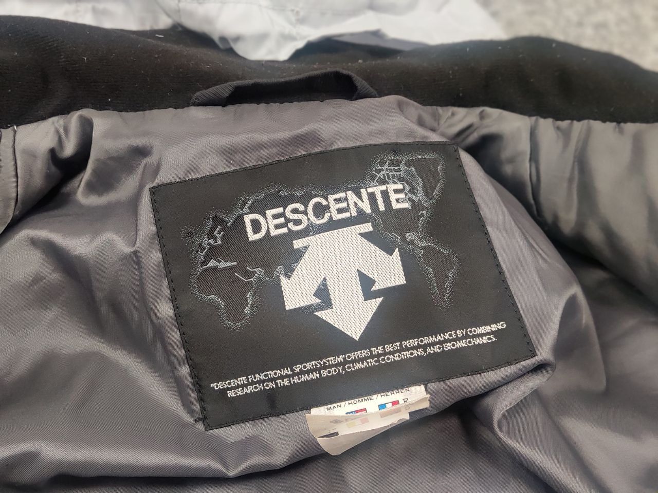 Descente Vintage Descente Airdrive Ski Zipper Hooded Jacket Logo Size US S / EU 44-46 / 1 - 17 Thumbnail