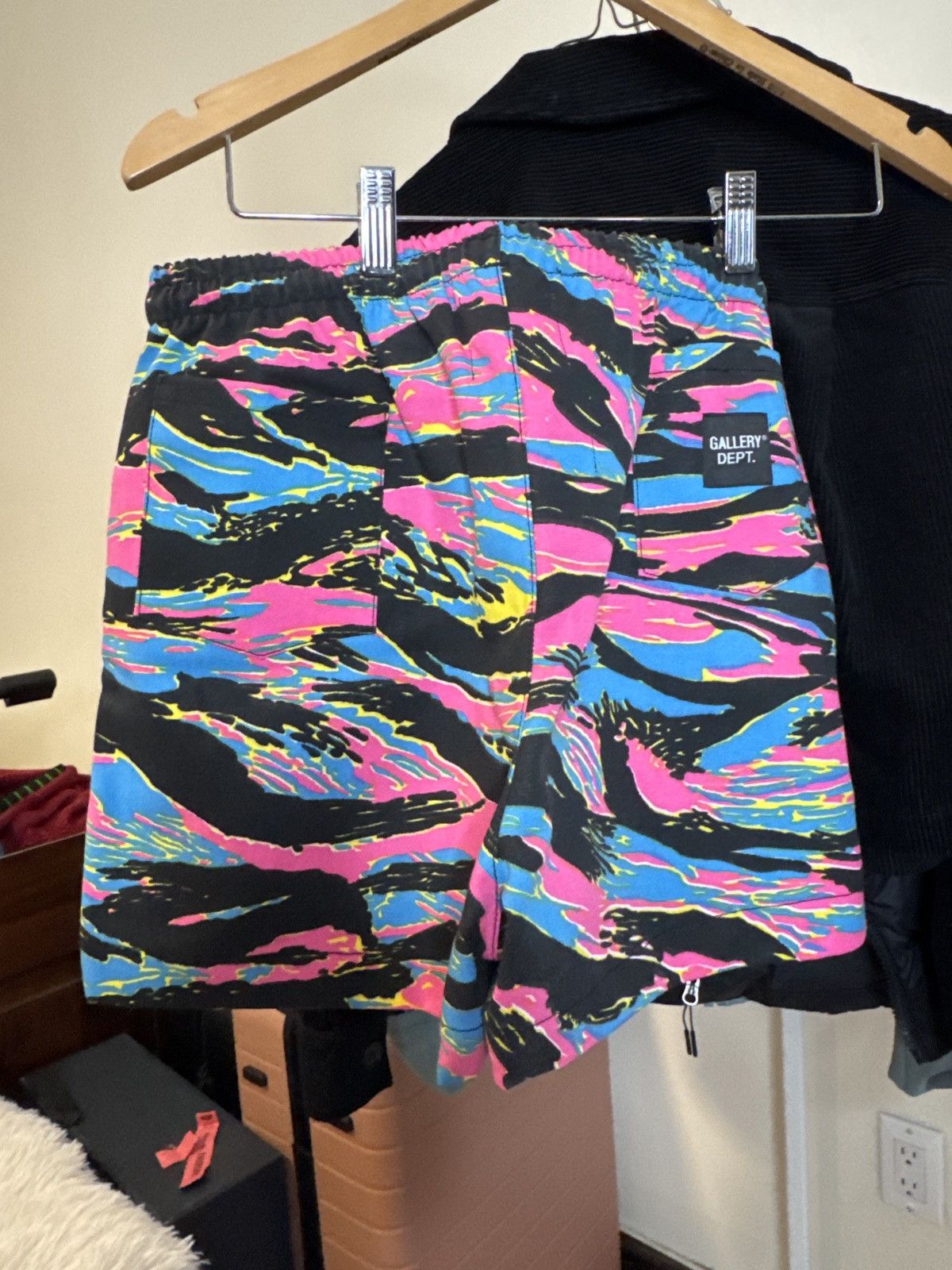 Gallery Dept. Gallery Dept. Safari 90s Zuma Shorts - Neon Safari - Small Size US 27 - 4 Thumbnail