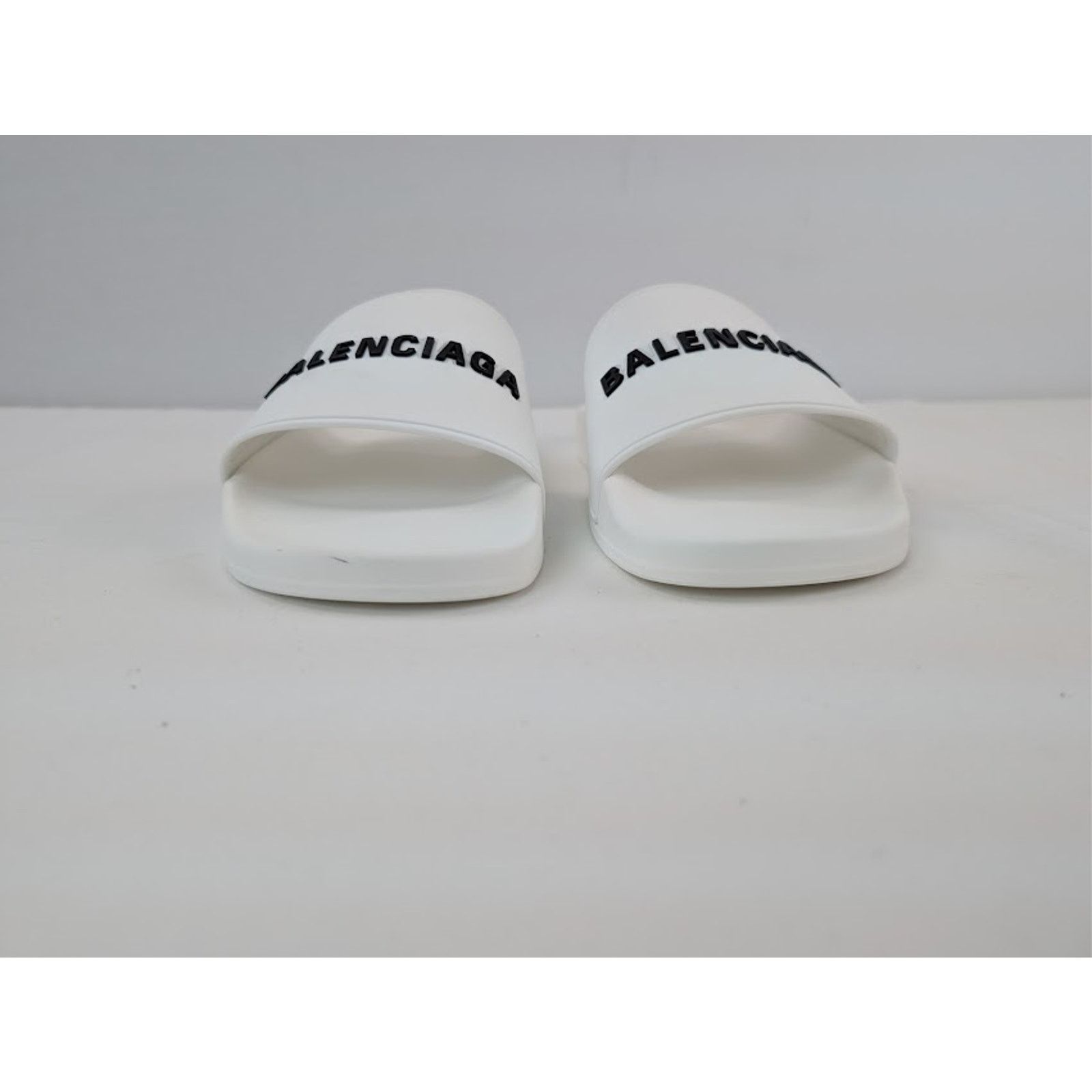 Balenciaga o1rshd1 Q:2 / Rubber Logo Pool Slide Sandals White / Black Size US 14 / EU 47 - 9 Thumbnail