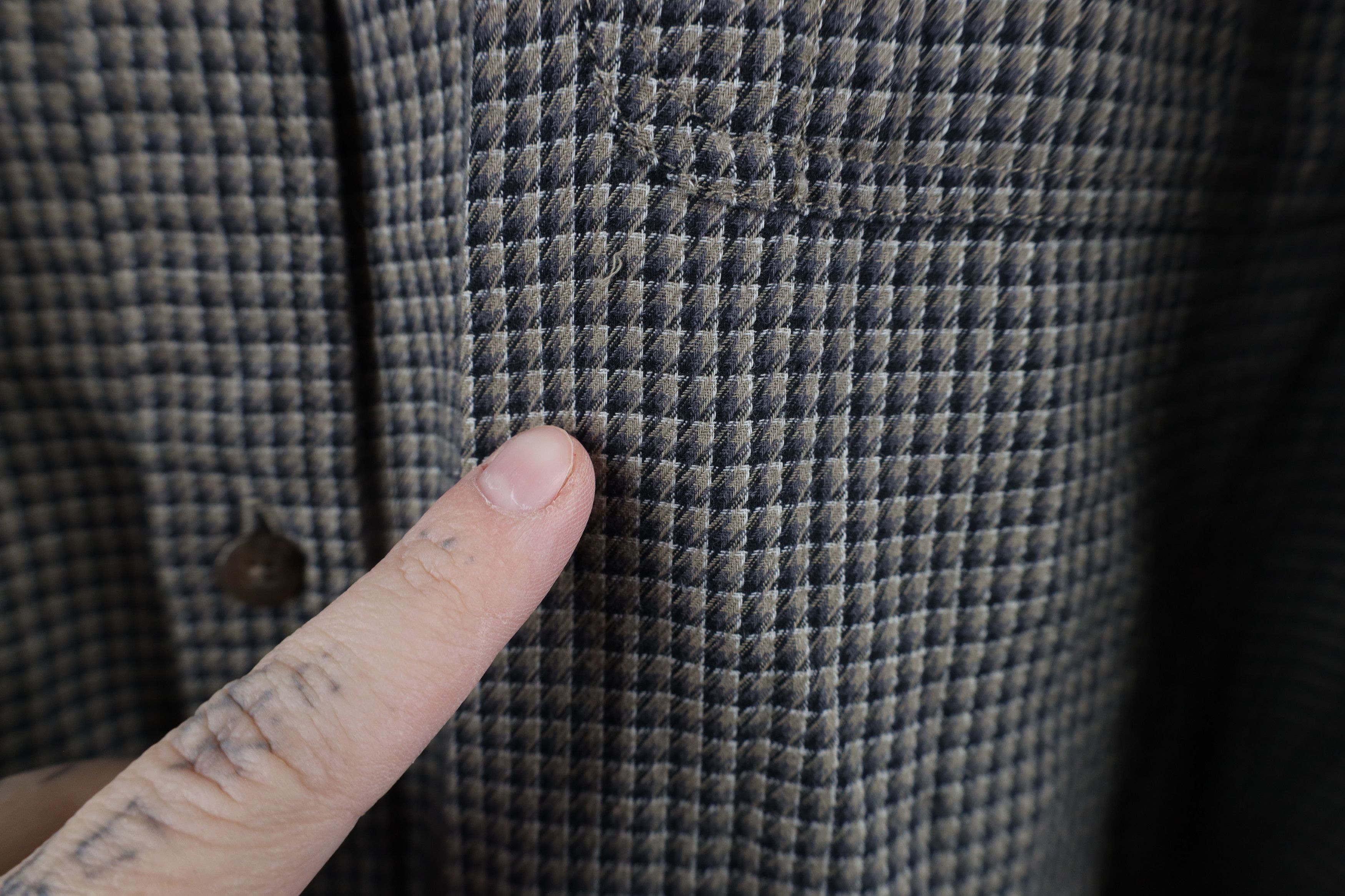 Vintage Vintage 90s Streetwear Faded Checkered Collared Button Shirt Size US XL / EU 56 / 4 - 4 Thumbnail