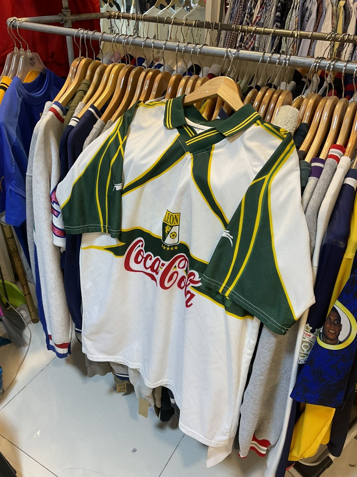 Other Vintage 1998-1999 Leon FC Home Kit Size US L / EU 52-54 / 3 - 1 Thumbnail