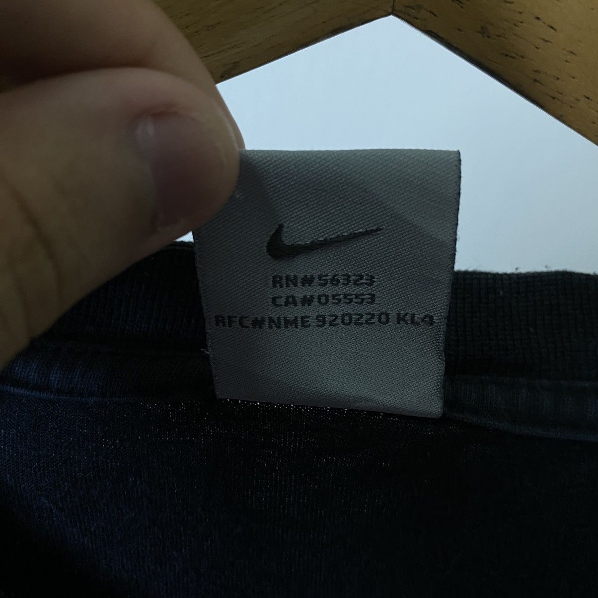 Nike Vintage Y2K Nike Essential Embroidery Small Swoosh T Shirt Size US L / EU 52-54 / 3 - 4 Thumbnail