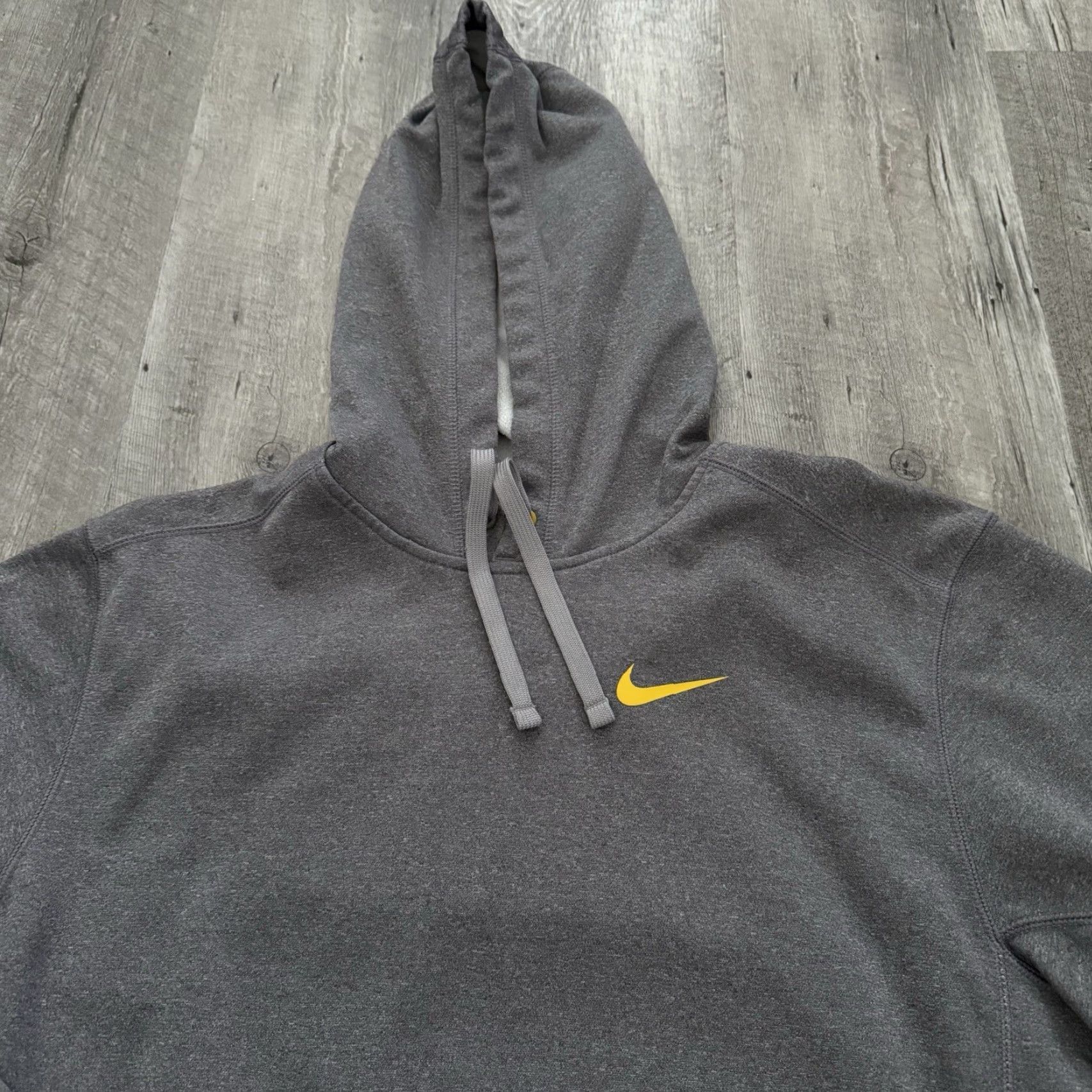 Nike VINTAGE Nike Livestrong Hoodie Mens L Gray Pullover Fleece Athletic Armstong Lite Size US L / EU 52-54 / 3 - 3 Thumbnail