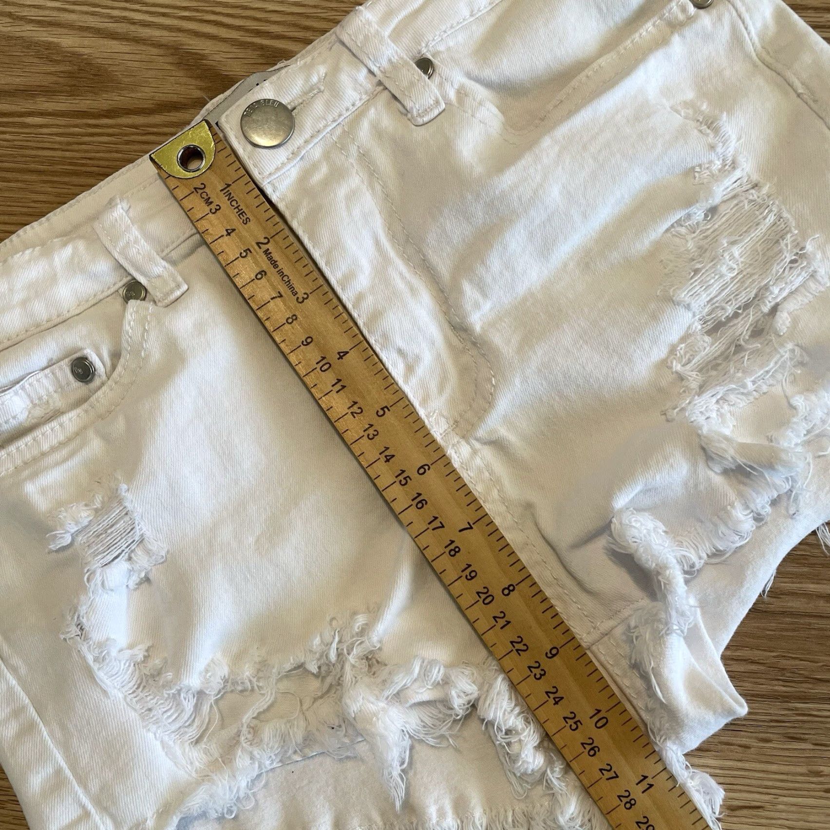 Vintage VINTAGE Deja Bleu Women's White Distressed Jean Cut-Off Shorts Size 9 Size 30" / US 8 / IT 44 - 6 Thumbnail