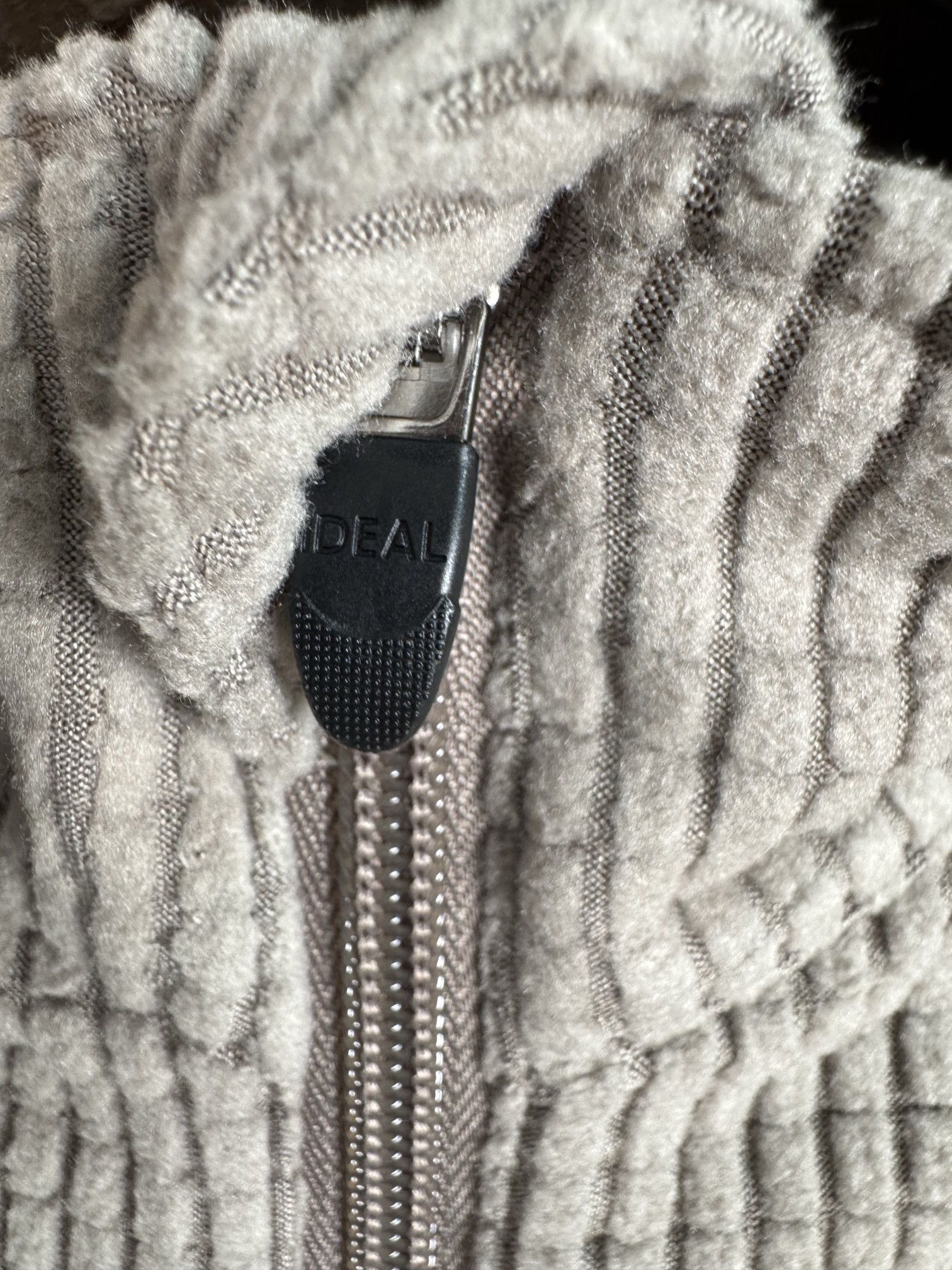 Japanese Brand DETACHABLE SLEEVE GRID FLEECE PULL OVER | Baloriginal. Size US M / EU 48-50 / 2 - 4 Thumbnail