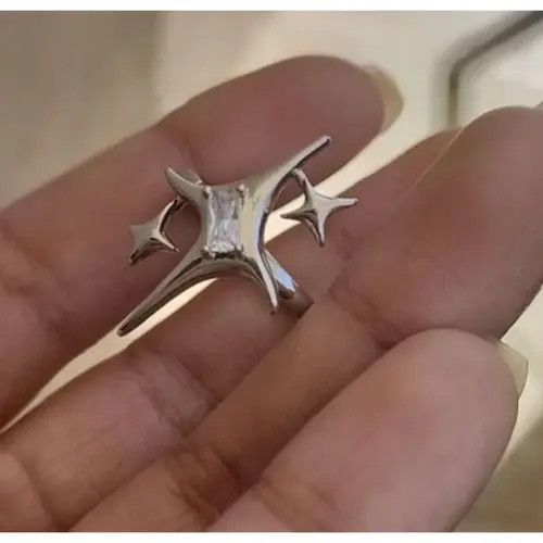 VIBE Abstract Star Crystal Ring Size ONE SIZE - 6 Thumbnail