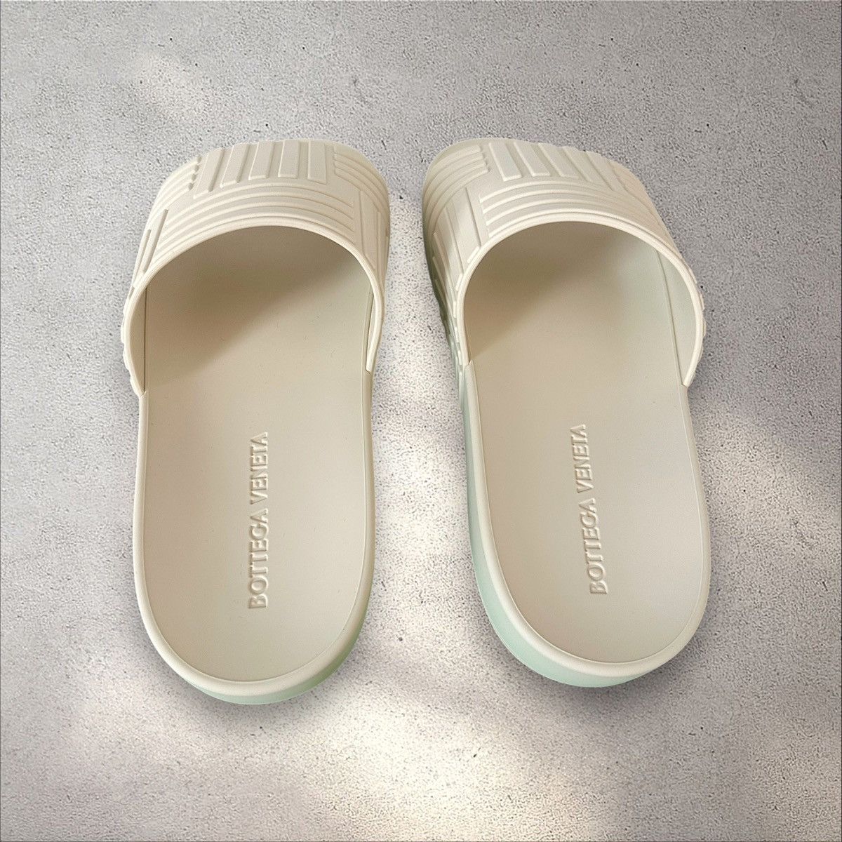 Bottega Veneta Bottega Veneta Rubber Slide Sandals Size US 7 / EU 40 - 3 Thumbnail