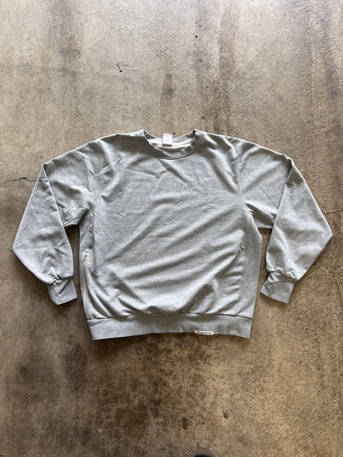 Nike Nike standard issue grey crewneck sweatshirt Size US L / EU 52-54 / 3 - 1 Thumbnail
