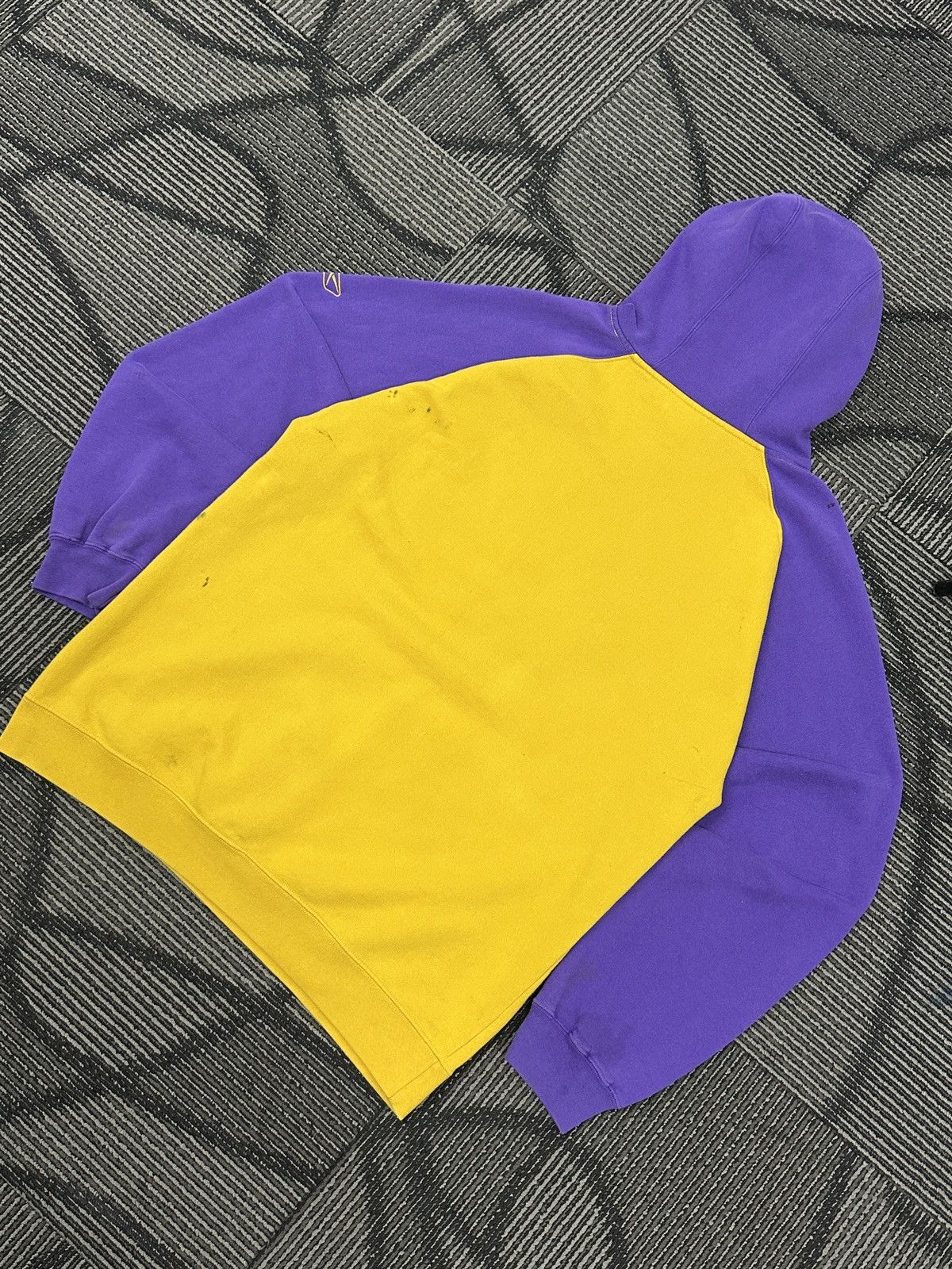 Reebok Distressed Reebok x Lakers Hoodie Size US M / EU 48-50 / 2 - 3 Thumbnail