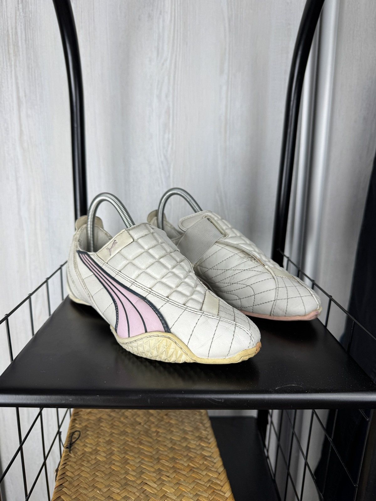 Puma Puma UKE V Limited Edition y2k 00s white pink leather shoes Size US 7 / EU 40 - 4 Thumbnail