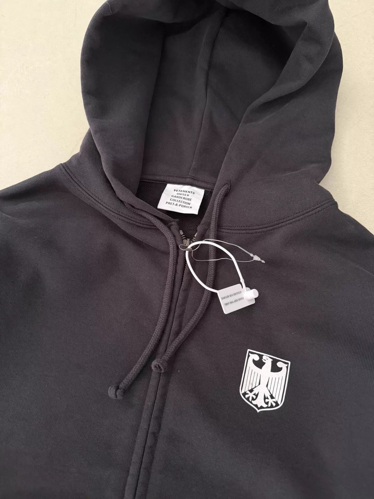 Vetements Black Zip-Up Hoodie with Eagle Emblem Size US S / EU 44-46 / 1 - 1 Thumbnail