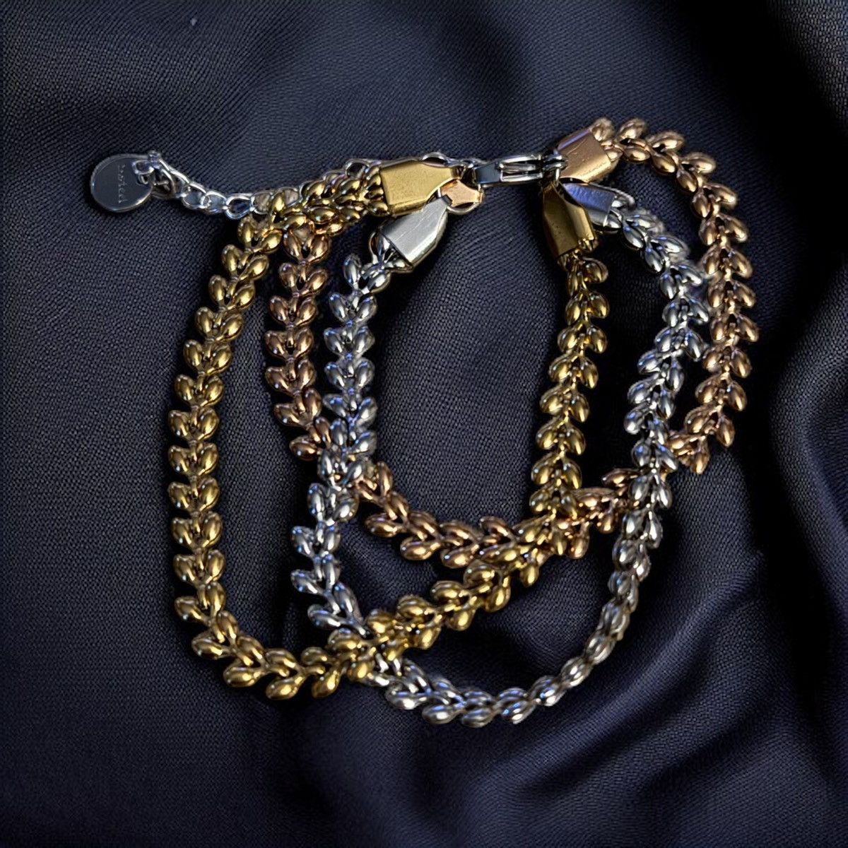 Other Tricolor triple strand chain bracelet Size ONE SIZE - 1 Thumbnail