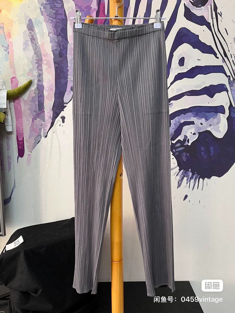 Issey Miyake Issey Miyake size:3 Grey pleated pants Size 42" / US 20 - 1 Thumbnail
