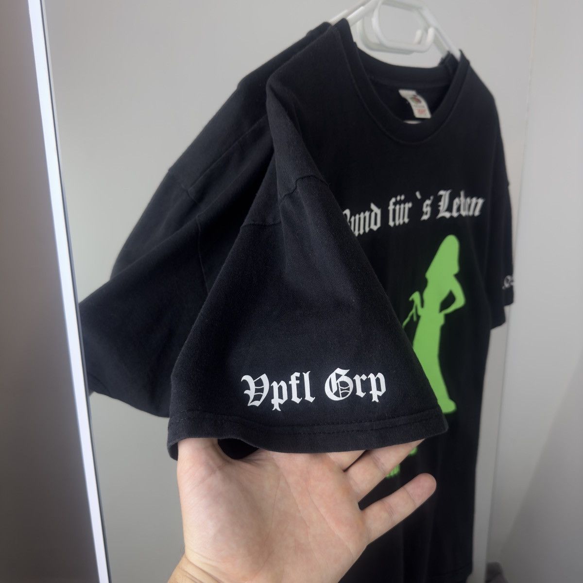 Other Crazy T-shirt Now He’s On A Leash Humor Tee Vintage Size US XL / EU 56 / 4 - 4 Thumbnail