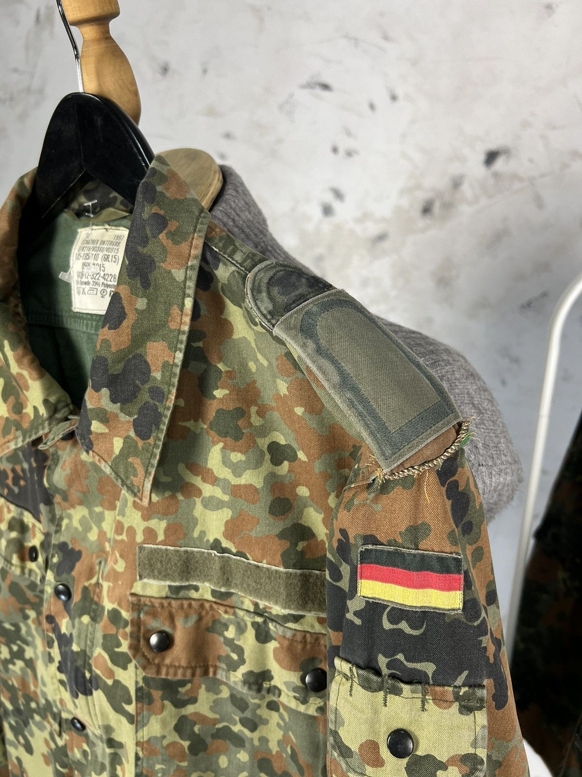 Vintage Vintage 1997 Germany Army Camo Shirt Jacket Size M - L Size US L / EU 52-54 / 3 - 7 Thumbnail