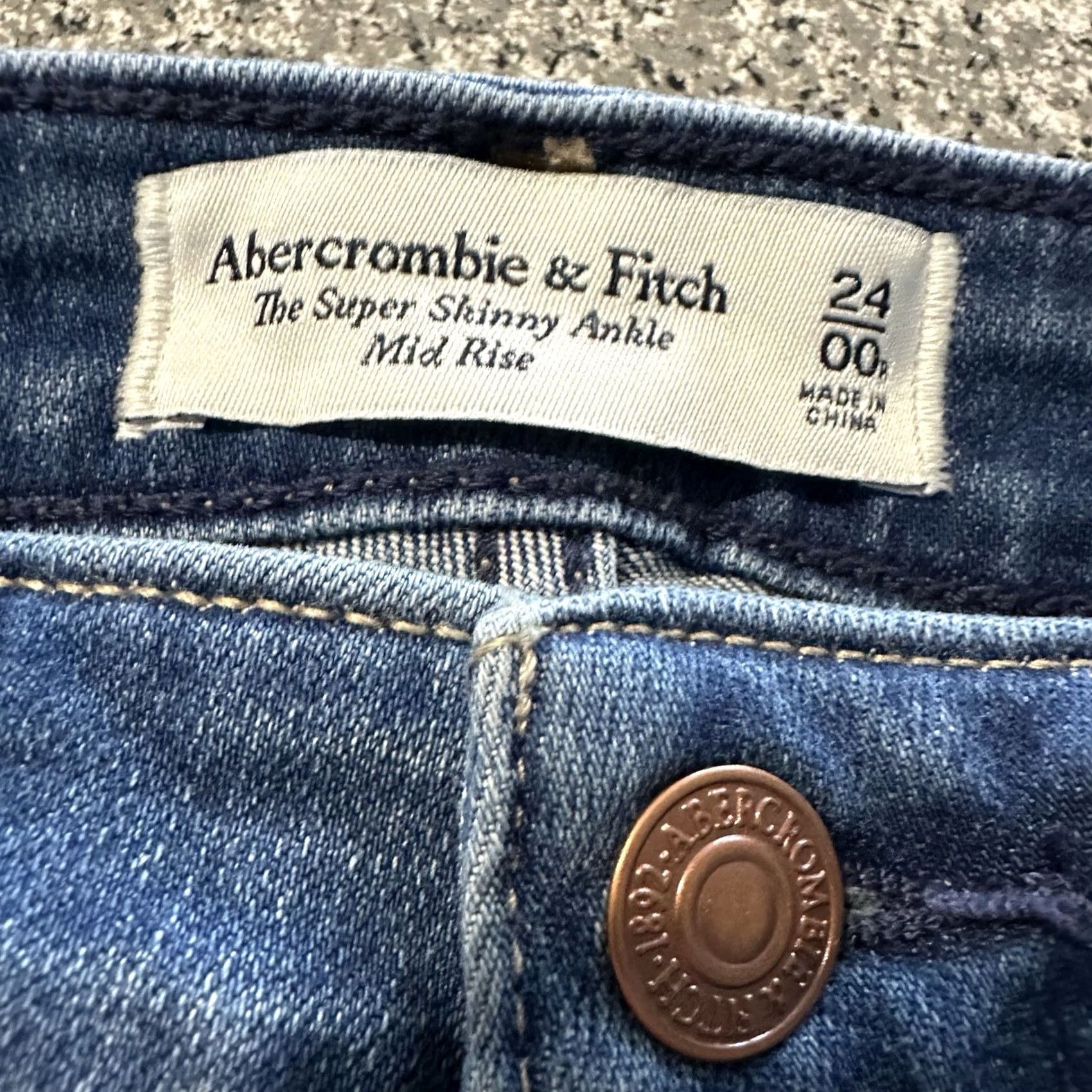 Abercrombie & Fitch Abercrombie & Fitch Jeans Womens 24 Skinny Mid Rise Distressed Blue Den im Size 28" / US 6 / IT 42 - 6 Thumbnail