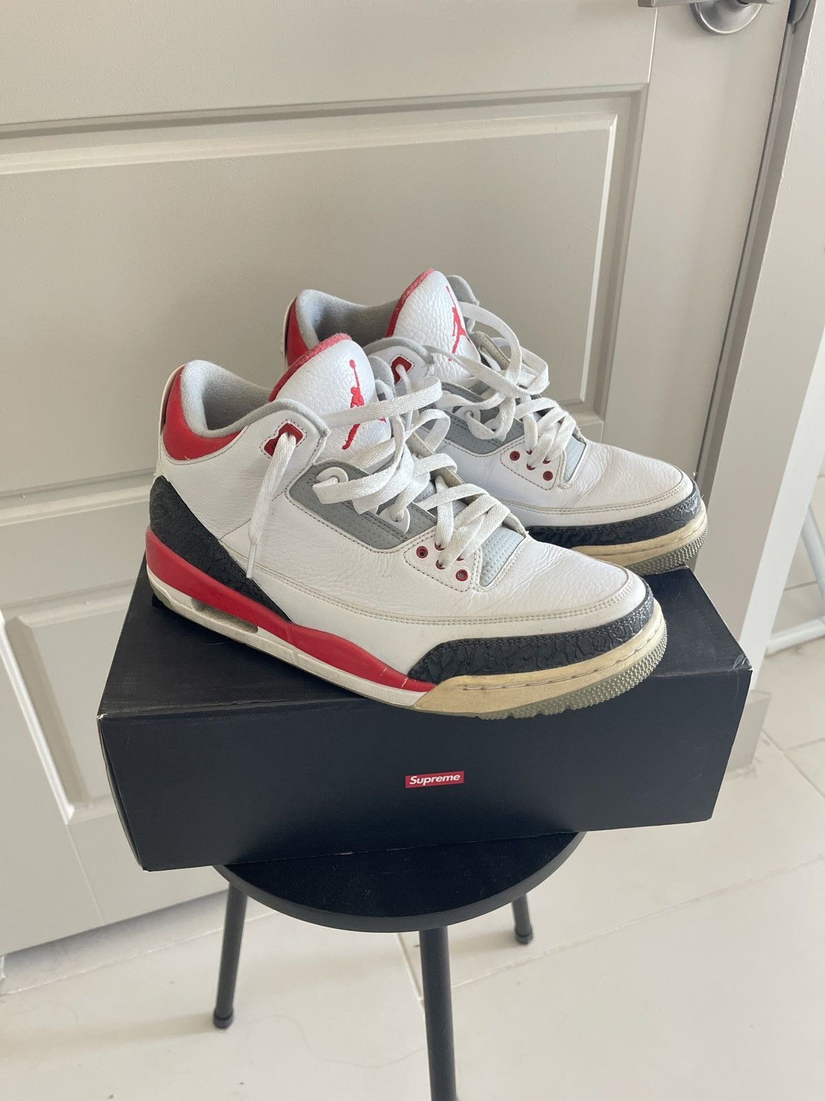 Jordan Brand Jordan 3 Retro Fire Red Size US 10.5 / EU 43-44 - 1 Thumbnail