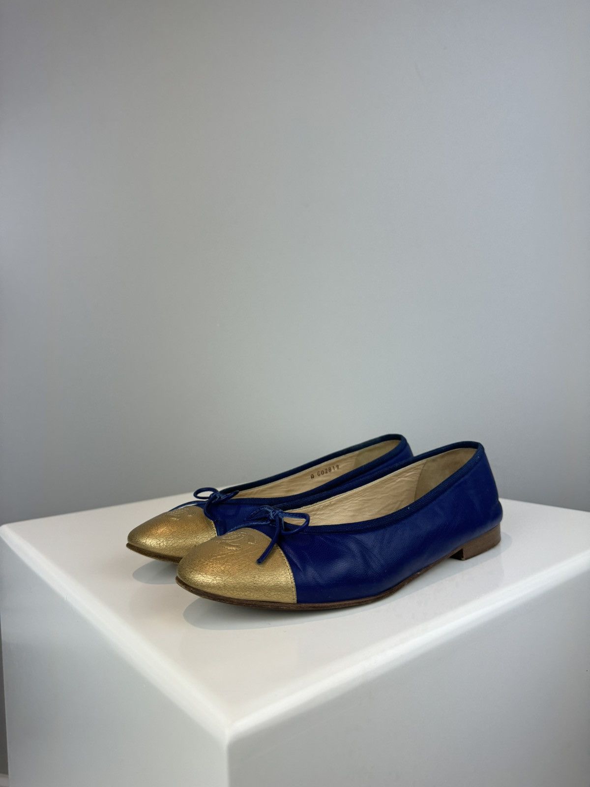 Chanel CHANEL NAVY BALLET FLATS Size US 6.5 / IT 36.5 - 7 Thumbnail