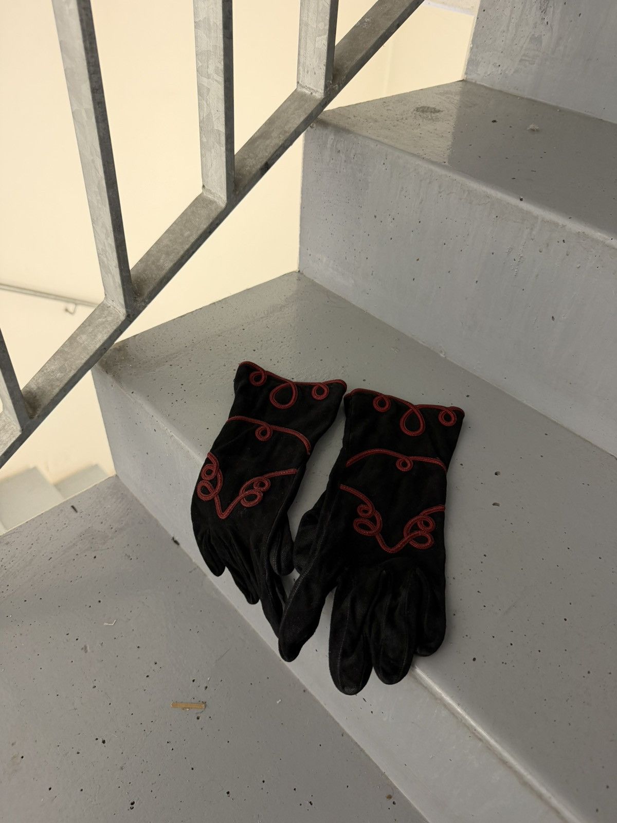 Bottega Veneta Vintage 90s Bottega Veneta Goussar Leather/ Silk Gloves Size ONE SIZE - 1 Thumbnail
