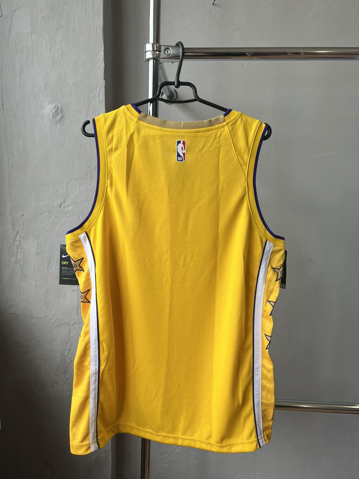 Nike NWT 2019 LOS ANGELES LAKERS NIKE BASKETBALL CITY JERSEY Size US L / EU 52-54 / 3 - 17 Thumbnail