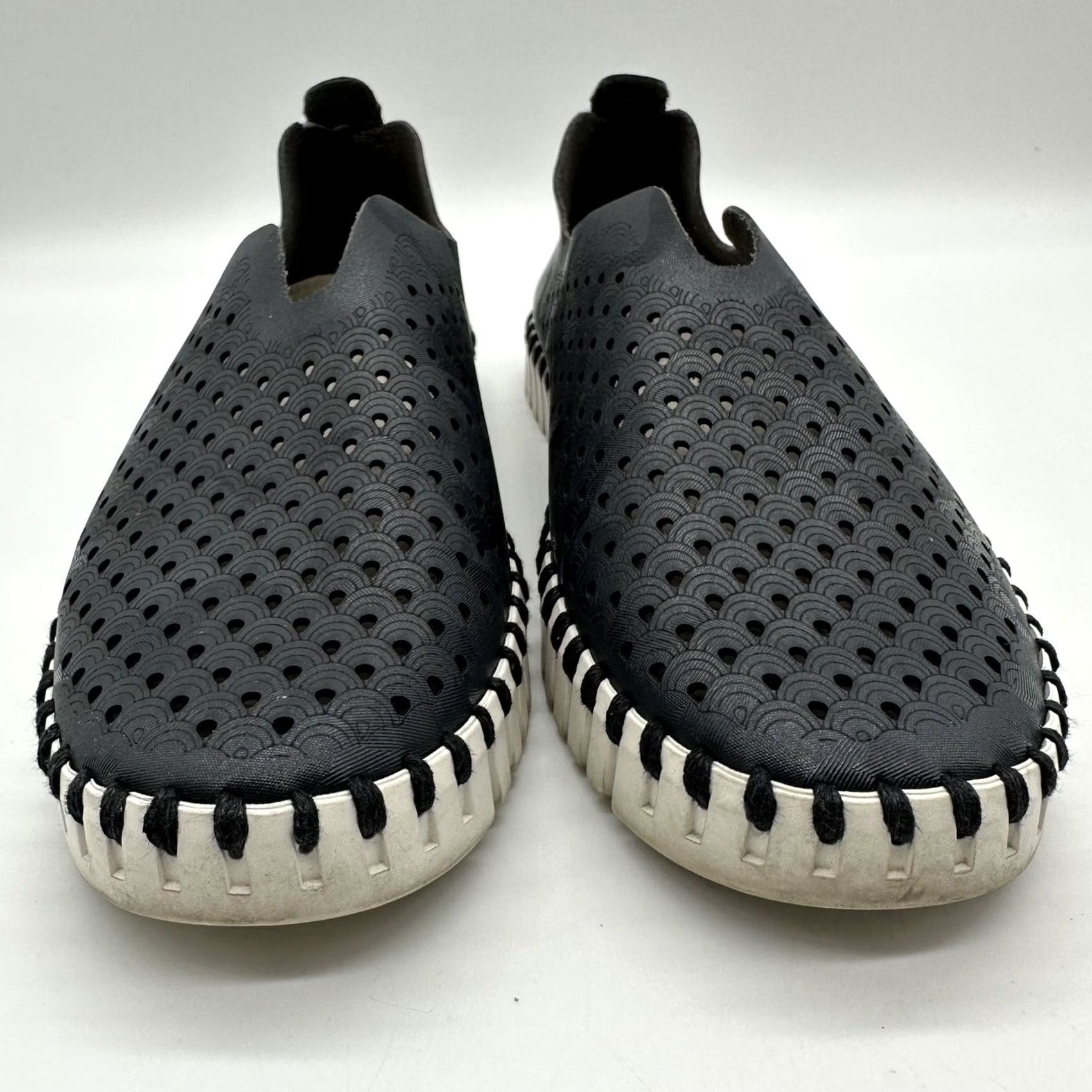 Vintage VINTAGE Isle Jacobsen Navy Blue Tulip Perforated White Sole Slip On Sneakers Women 36 6 Size US 6 / IT 36 - 2 Thumbnail