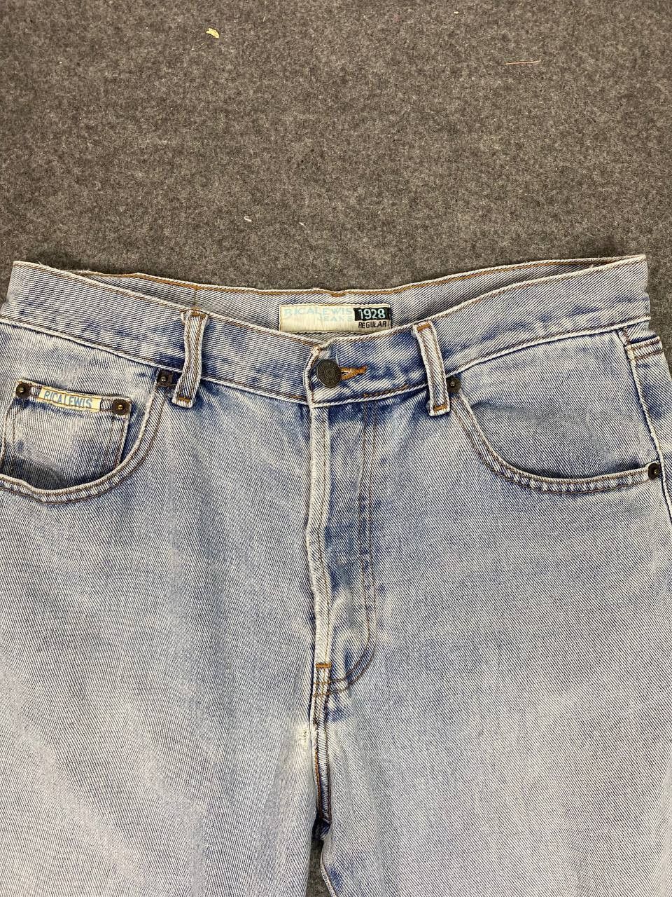 Jean rica lewis lightwash distressed denim Size US 32 / EU 48 - 8 Thumbnail
