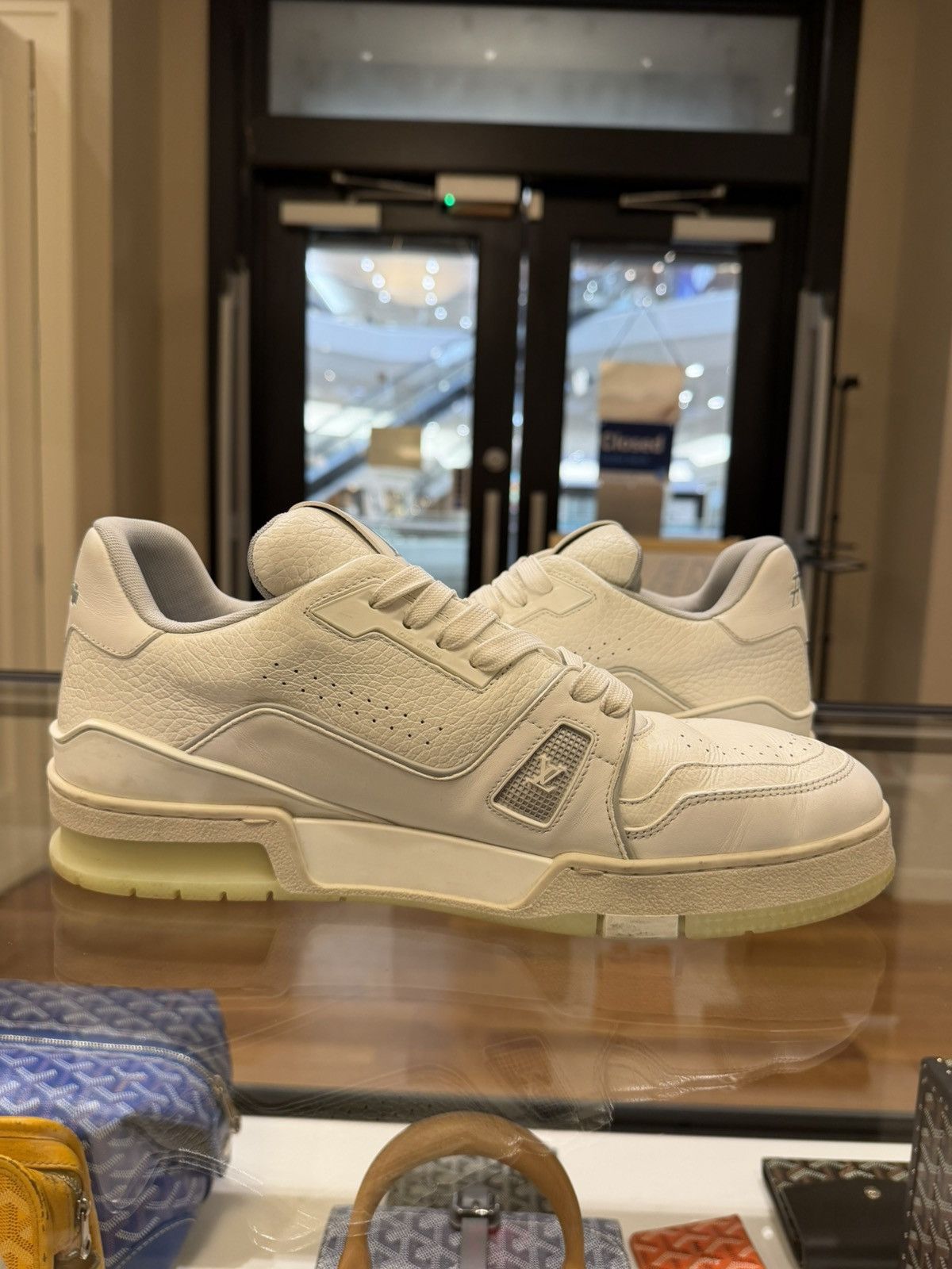 Louis Vuitton Louis Vuitton Trainer - White Size US 8 / EU 41 - 3 Thumbnail