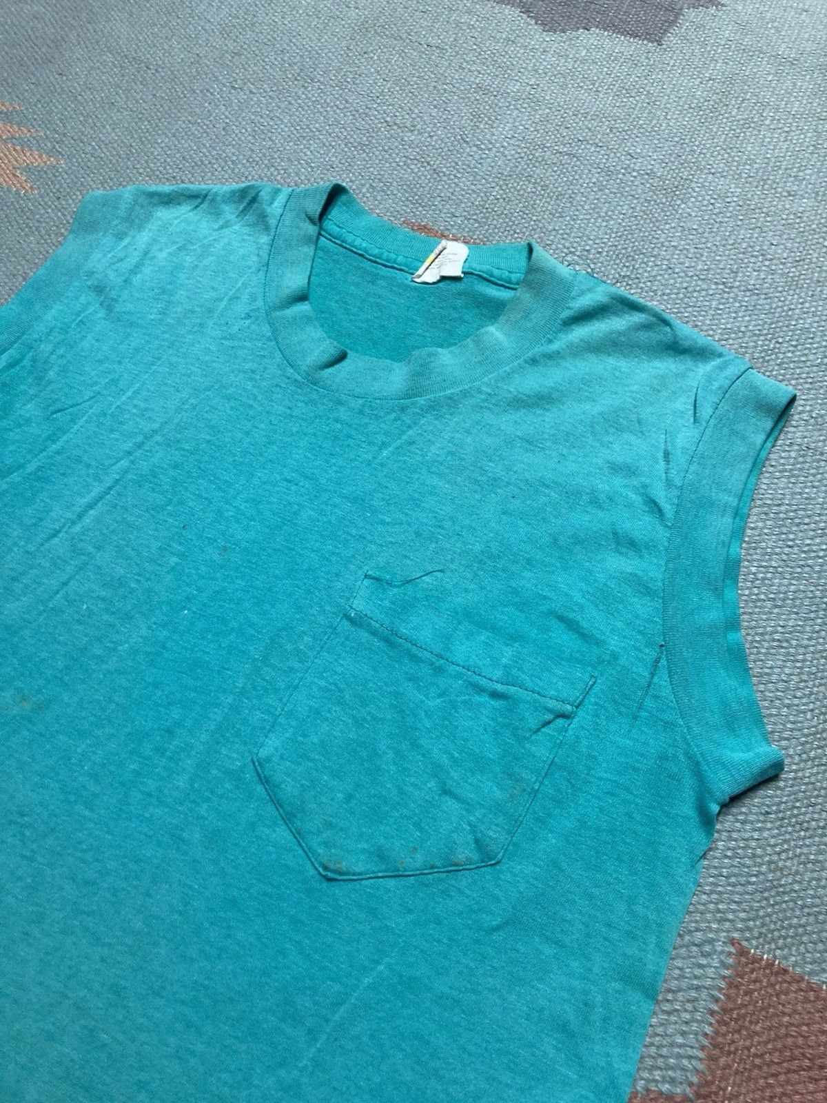 Vintage Vtg 80s sleeveless pocket t shirt blank muscle soft medium Size US M / EU 48-50 / 2 - 5 Thumbnail